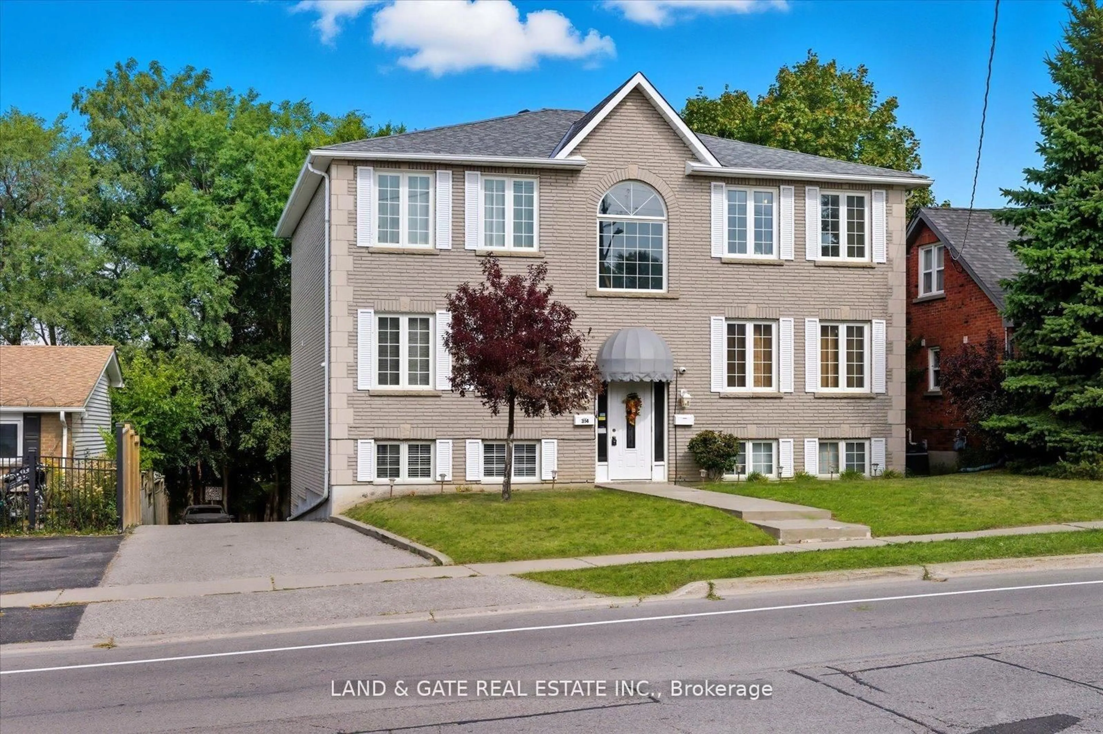 Home with brick exterior material, street for 314 Hillside Ave, Oshawa Ontario L1J 1T5