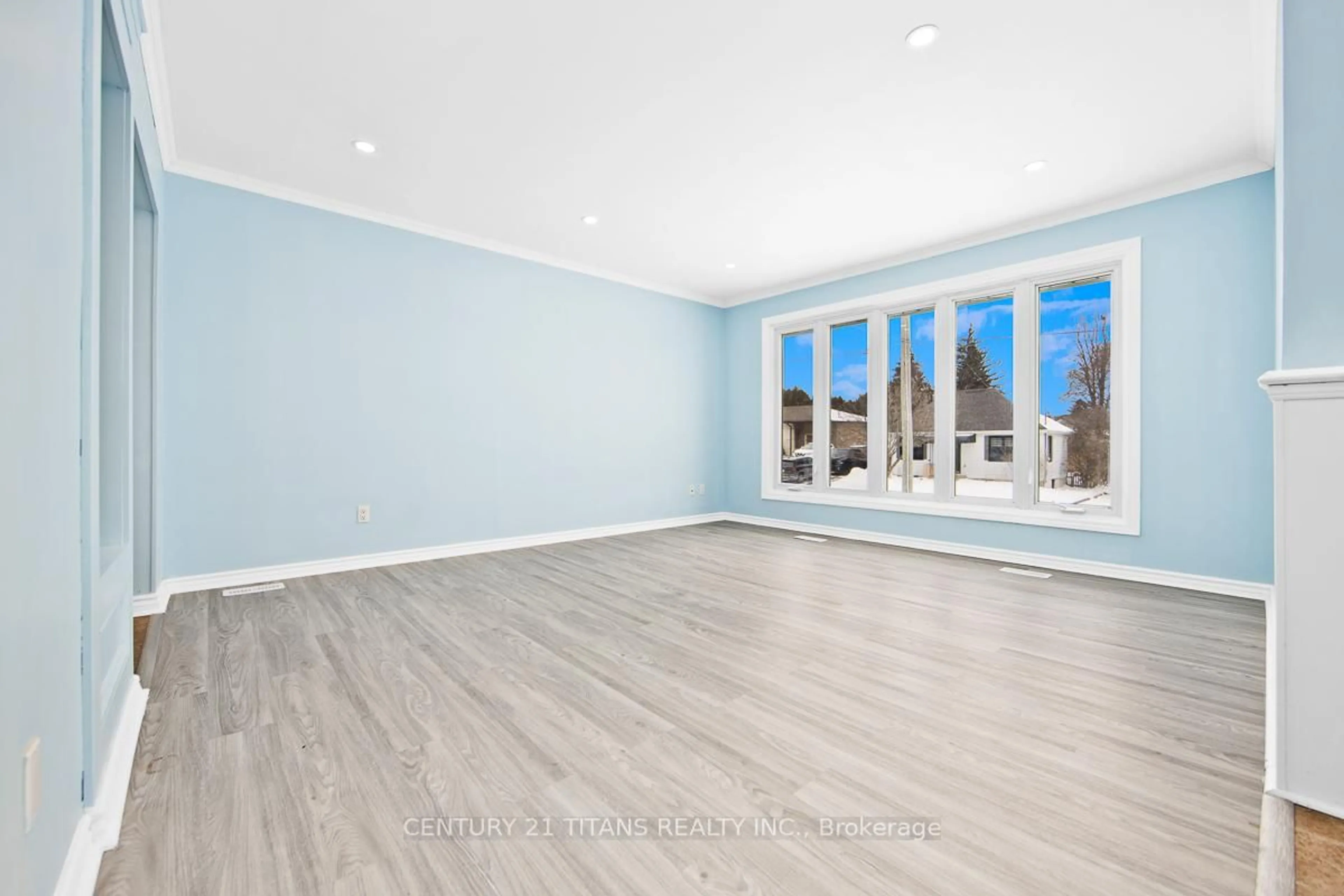 A pic of a room for 29 Switzer Dr, Oshawa Ontario L1G 3J2