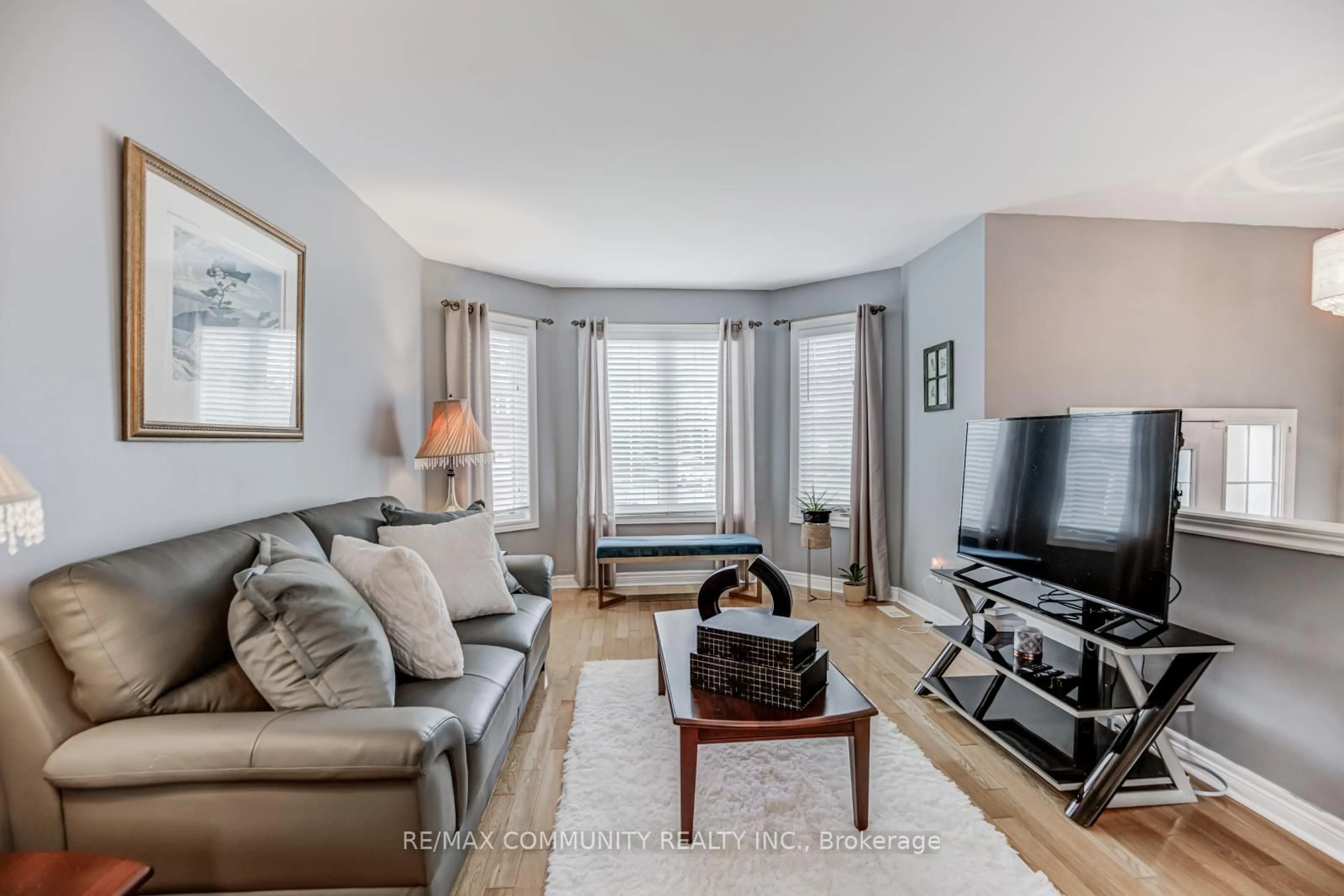 Living room with furniture, unknown for 48 Bloom Ave, Clarington Ontario L1B 1N6