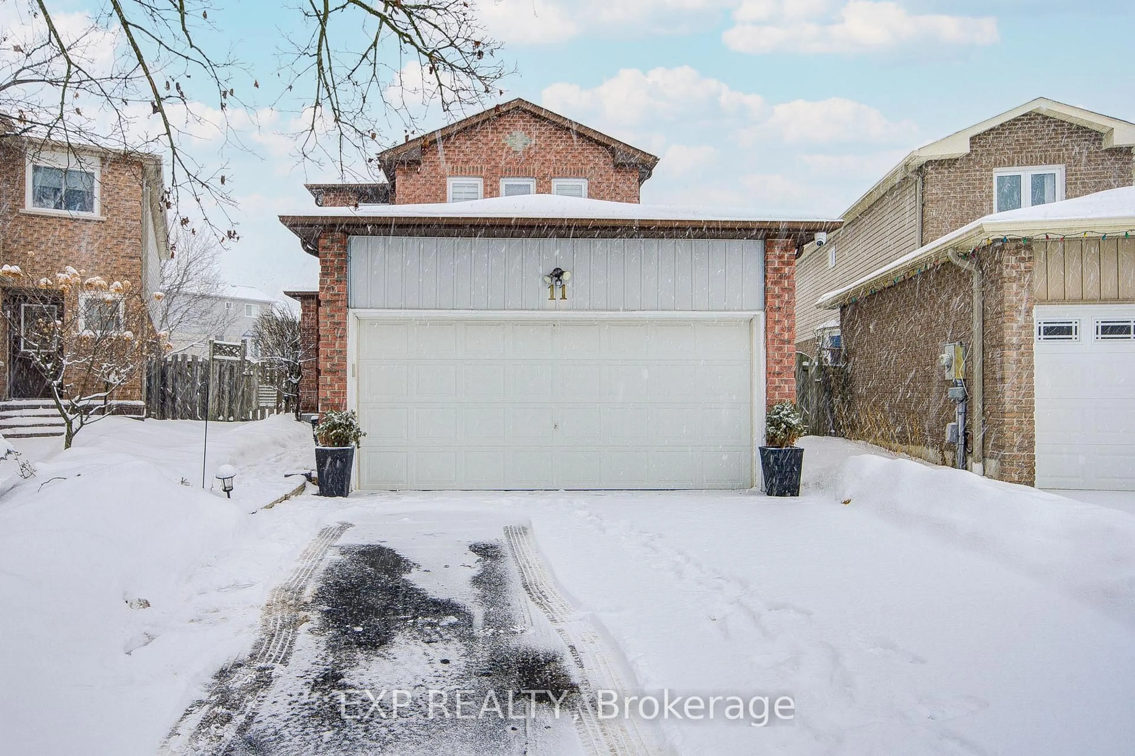 Indoor garage for 11 Eberlee Crt, Whitby Ontario L1N 8C9