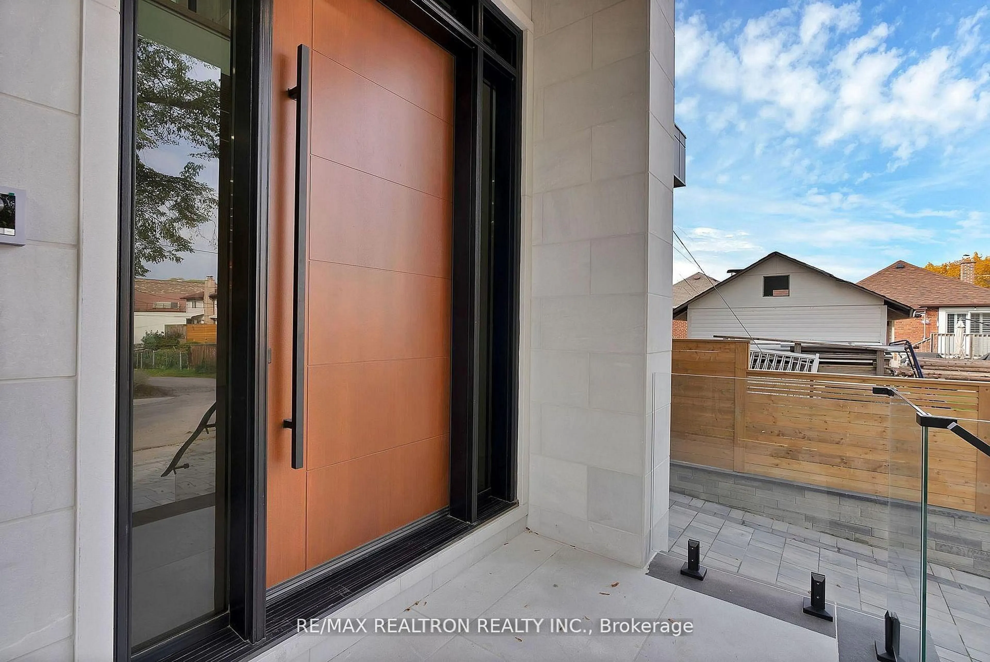 Indoor entryway for 18 Glen Eden Cres, Toronto Ontario M4B 2X9