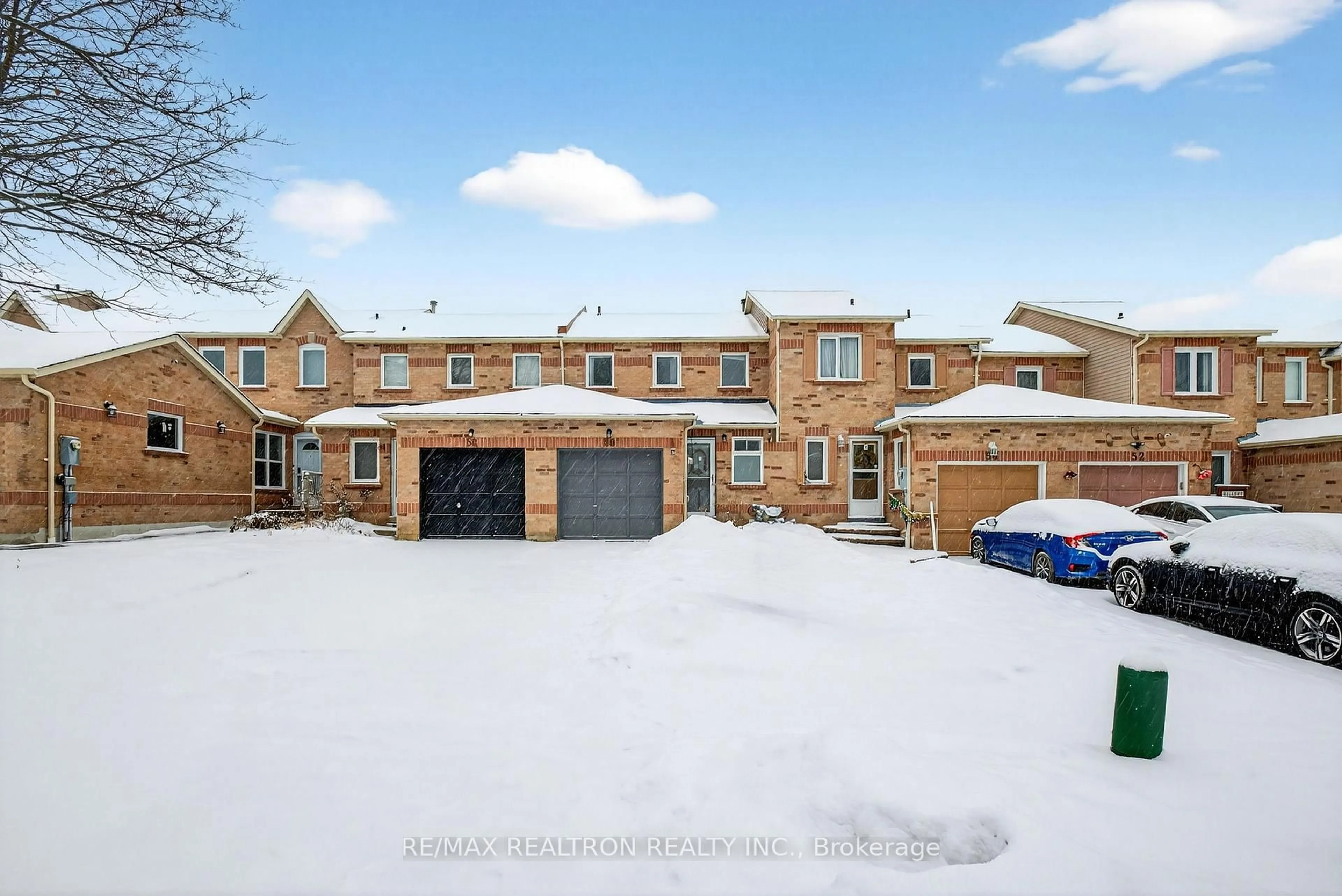 A pic from outside/outdoor area/front of a property/back of a property/a pic from drone, street for 56 Gates Cres, Ajax Ontario L1S 7E5