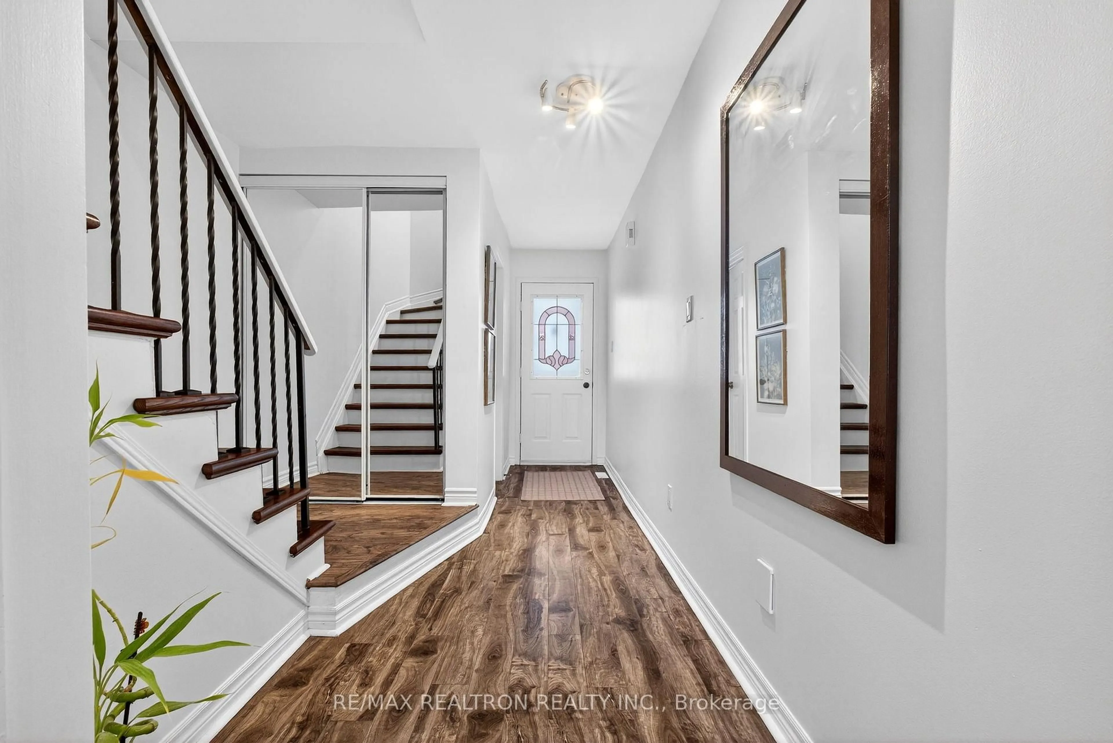 Indoor entryway for 56 Gates Cres, Ajax Ontario L1S 7E5