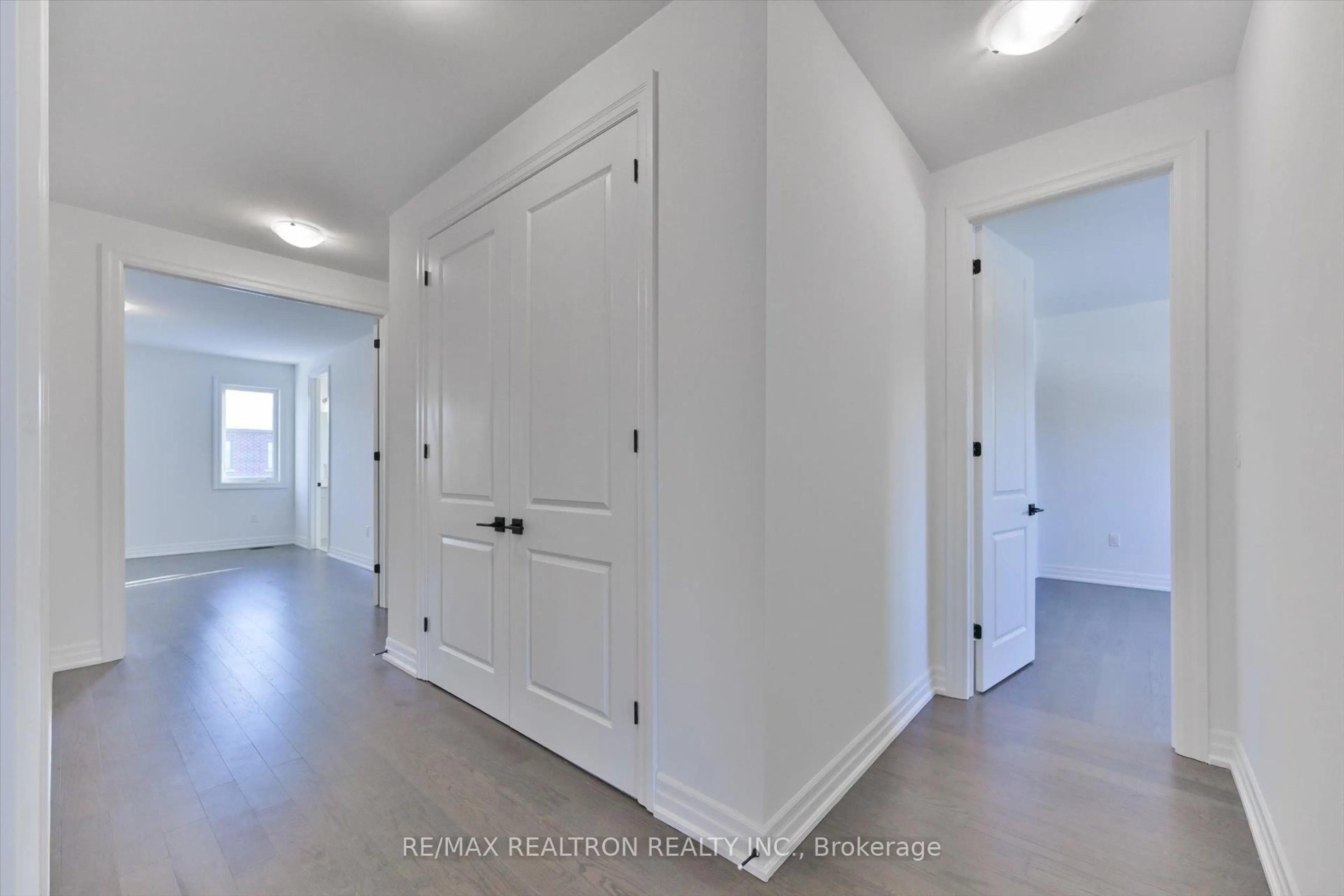 Indoor entryway for 2858 Foxden Sq, Pickering Ontario L1X 0N9