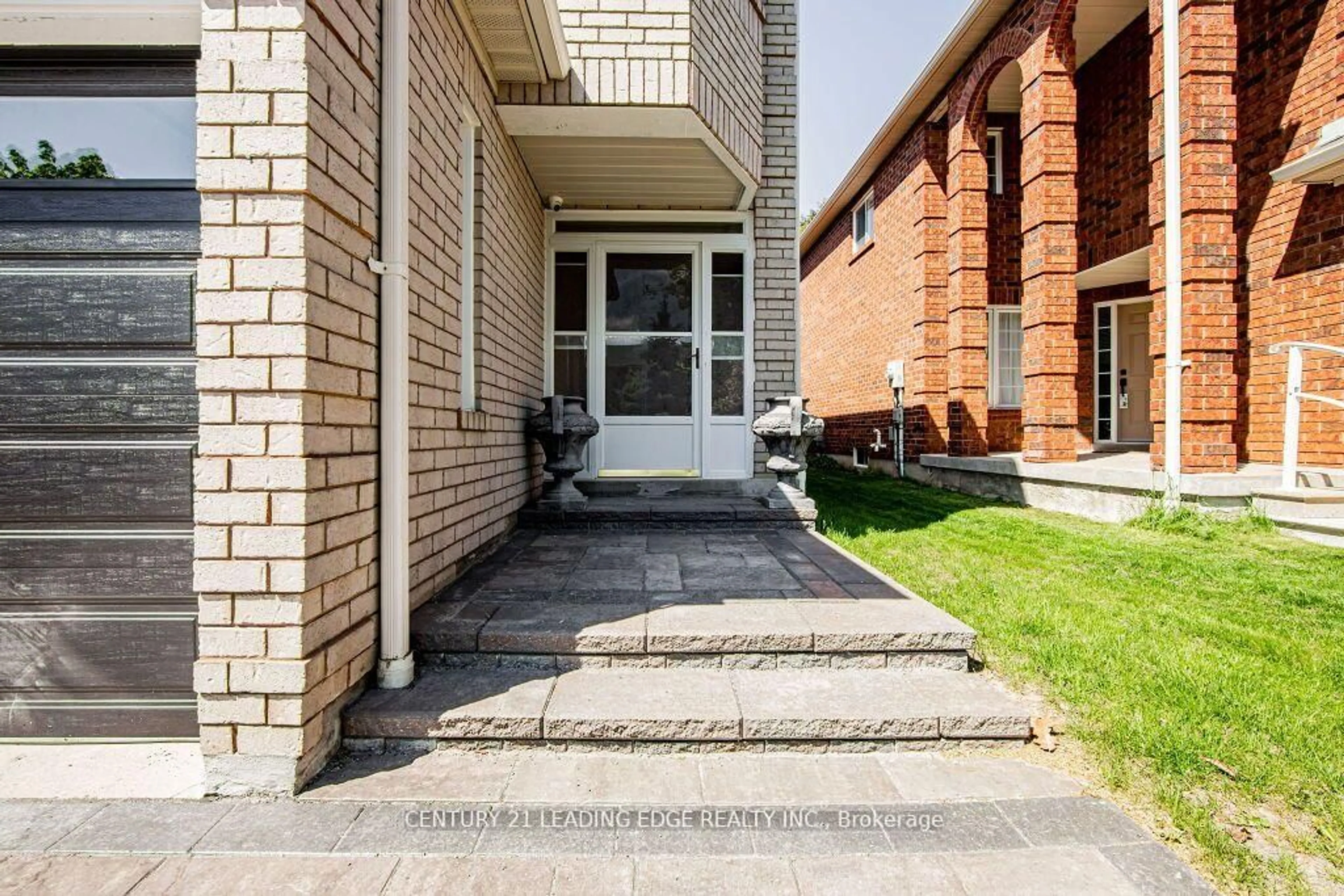 Unknown for 33 Markwood Cres, Whitby Ontario L1R 2S3