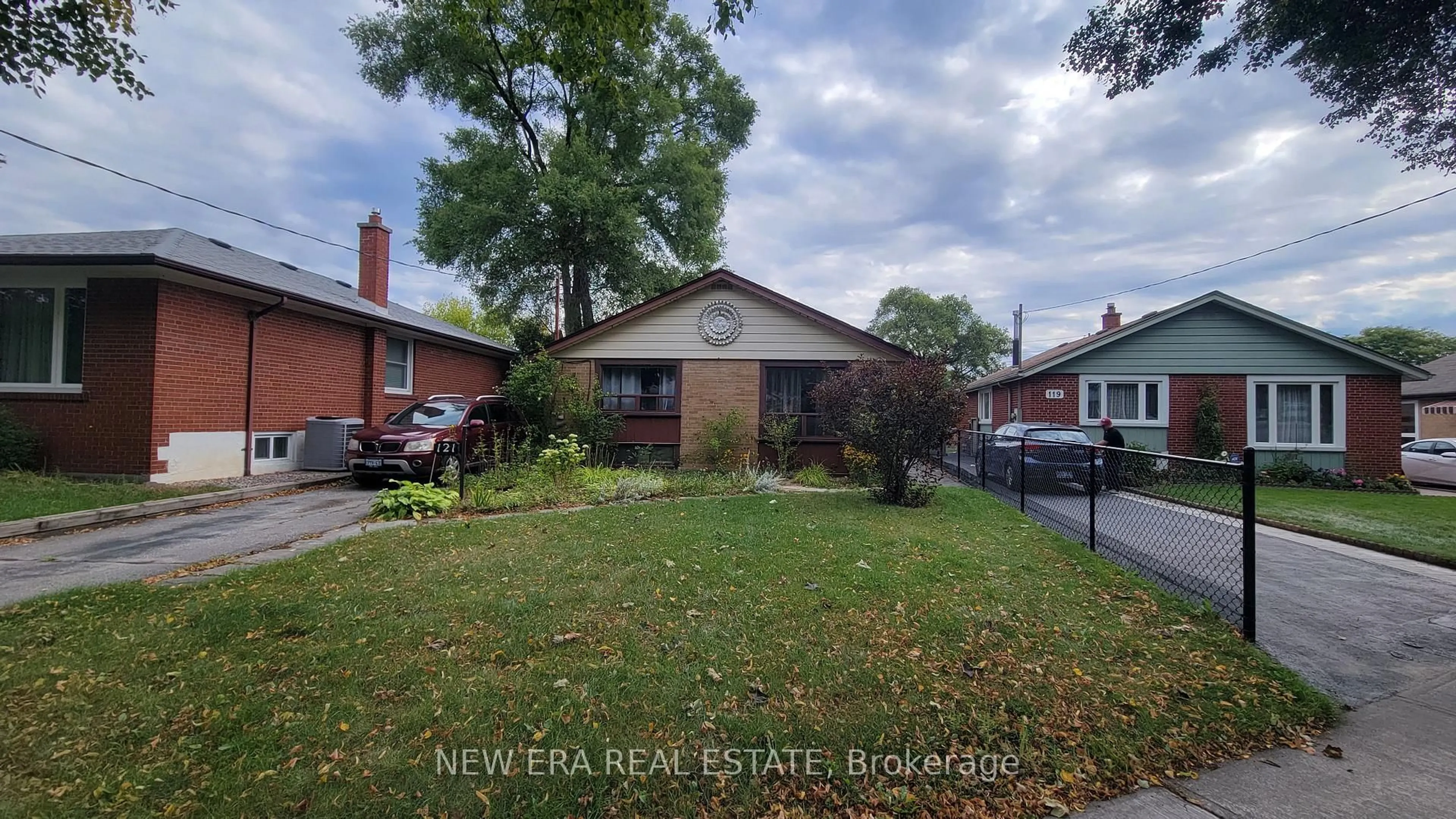 Home with brick exterior material, street for 121 Pandora Circ, Toronto Ontario M1H 1V8
