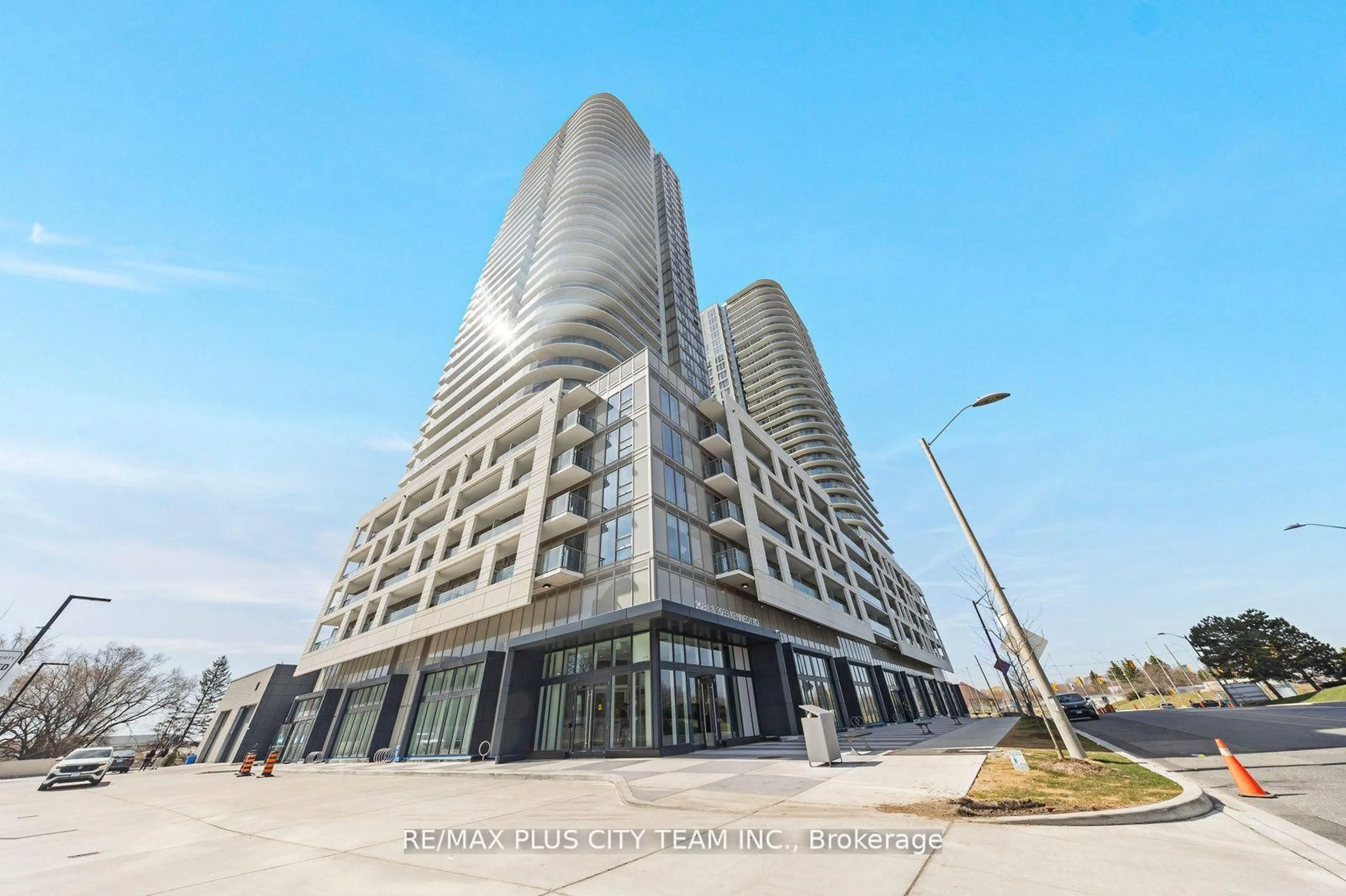 Indoor foyer for 2033 Kennedy Rd #1512, Toronto Ontario M1T 0B9