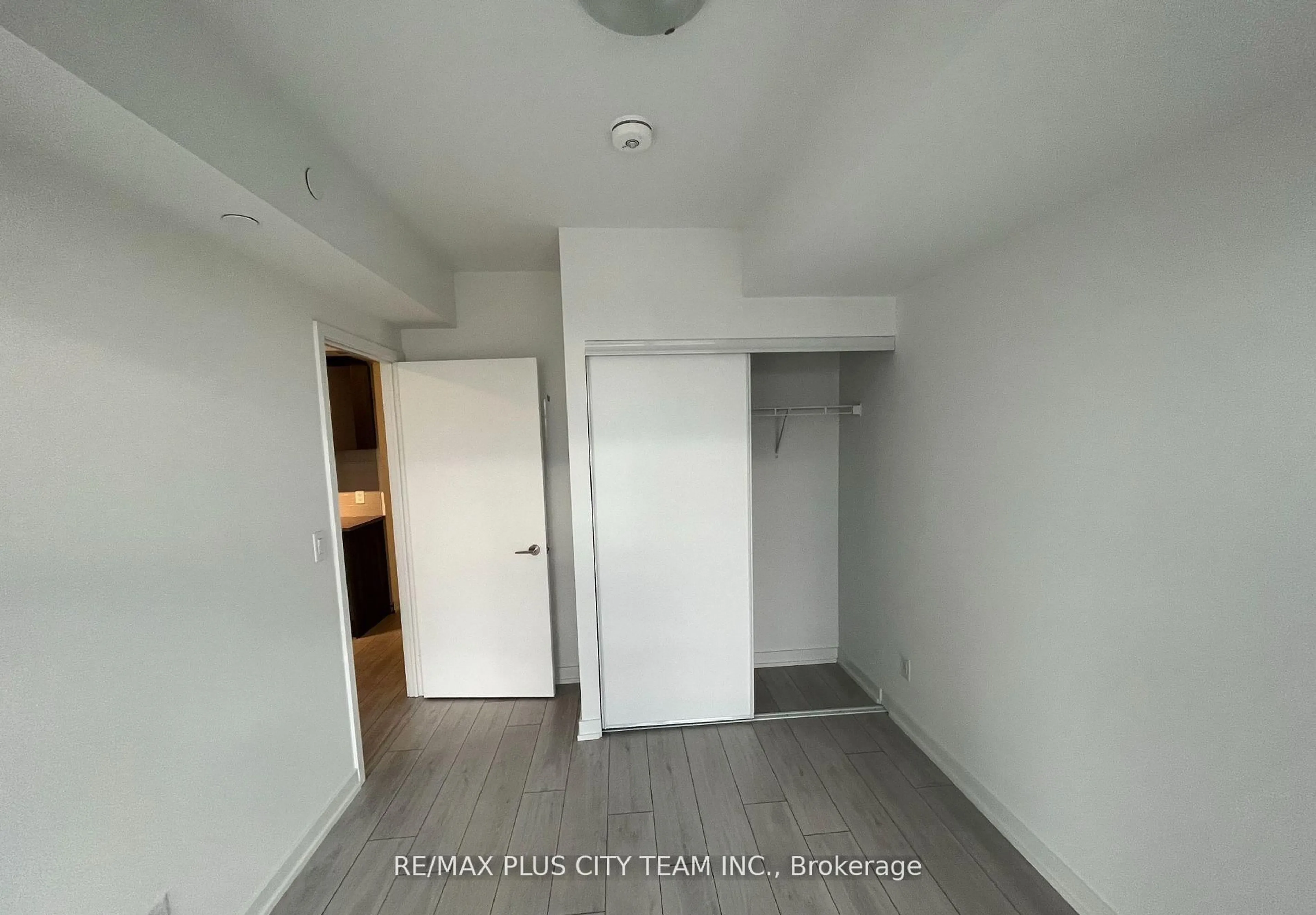 A pic of a room for 2033 Kennedy Rd #1512, Toronto Ontario M1T 0B9
