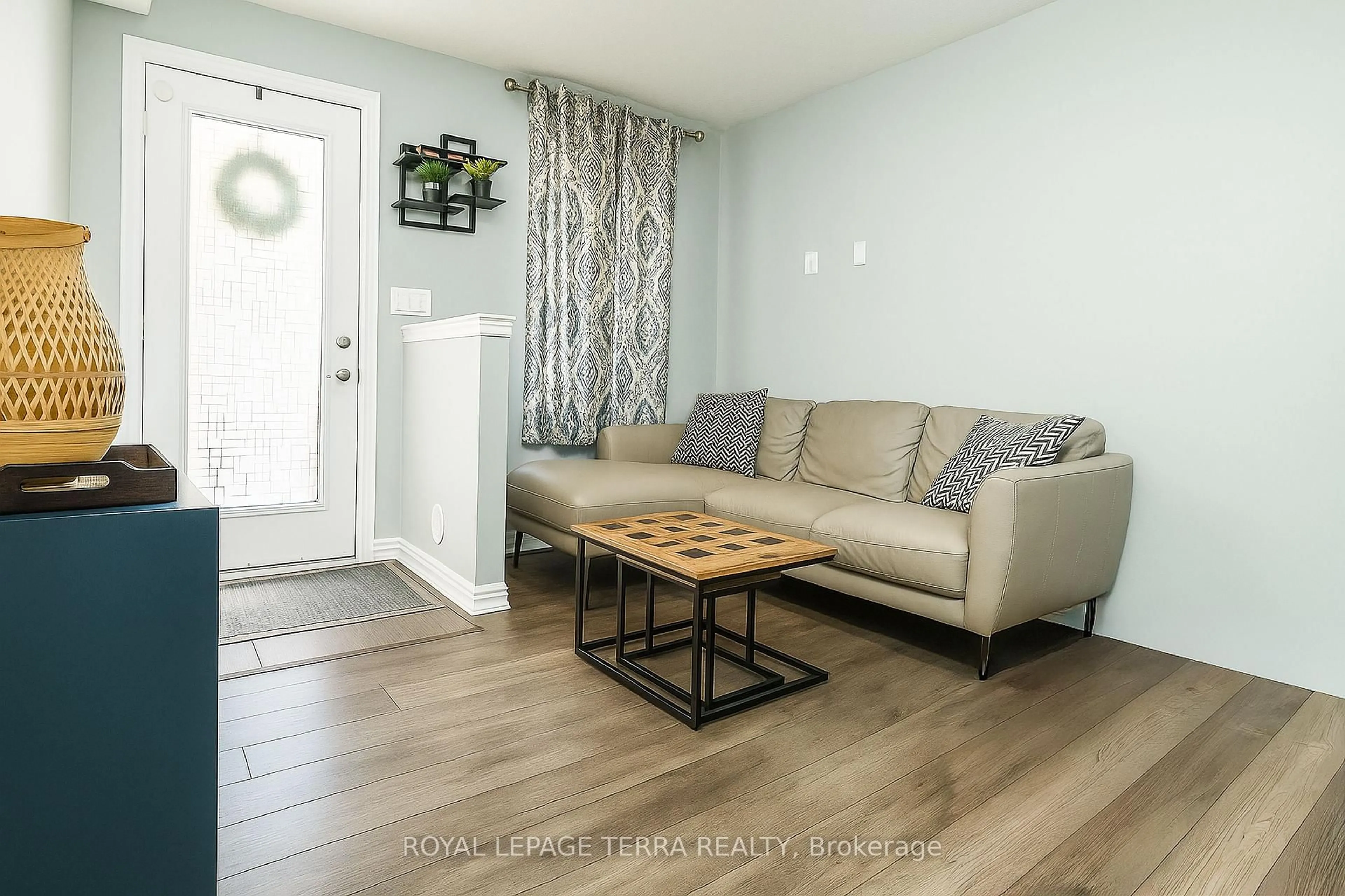 Living room with furniture, wood/laminate floor for 2500 Hill Rise Crt #59, Oshawa Ontario L1L 0M6