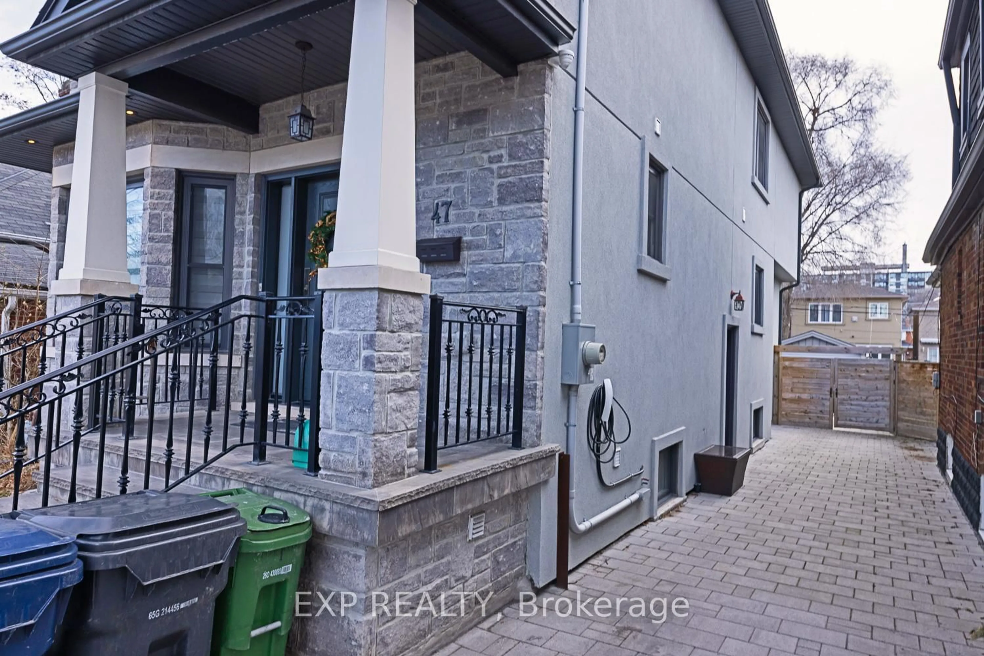 Indoor entryway for 47 O'connor Dr, Toronto Ontario M4K 2K3