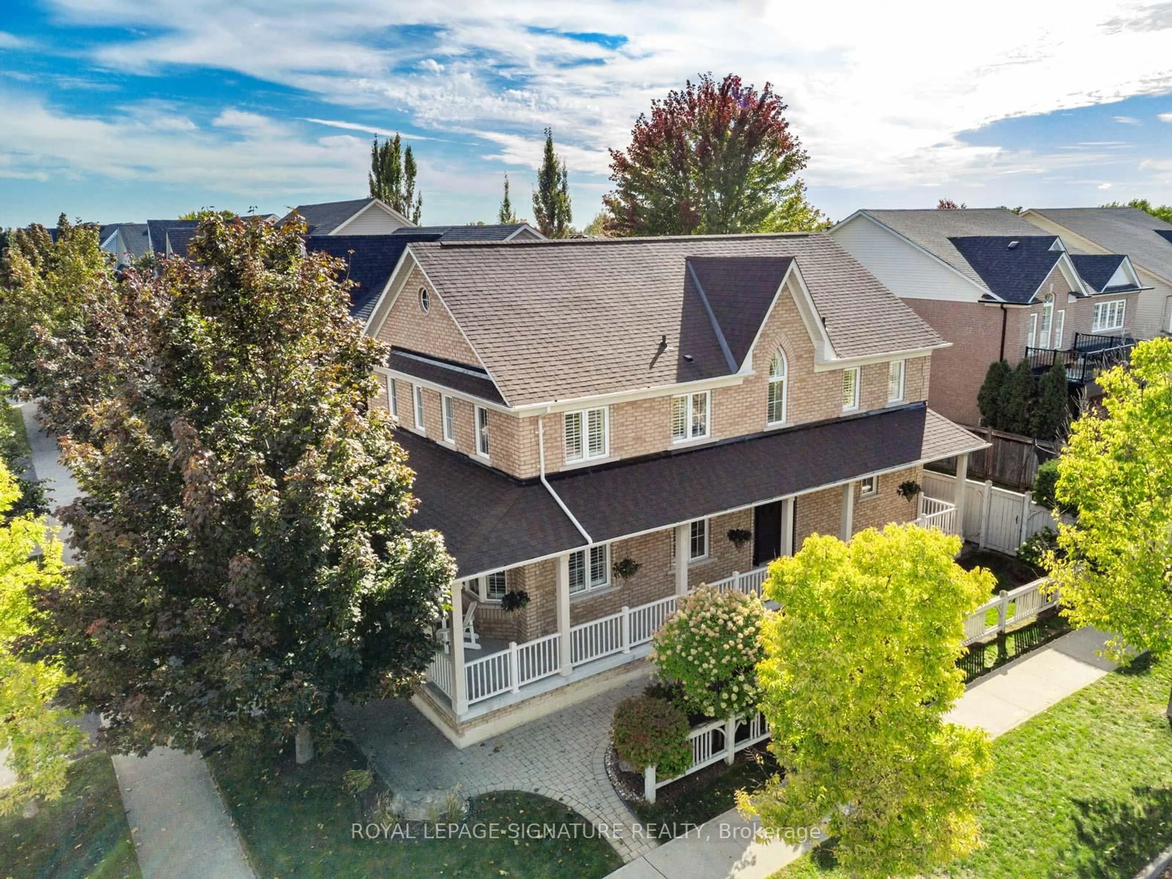 A pic from outside/outdoor area/front of a property/back of a property/a pic from drone, unknown for 2 Denbury Crt, Whitby Ontario L1M 2P3