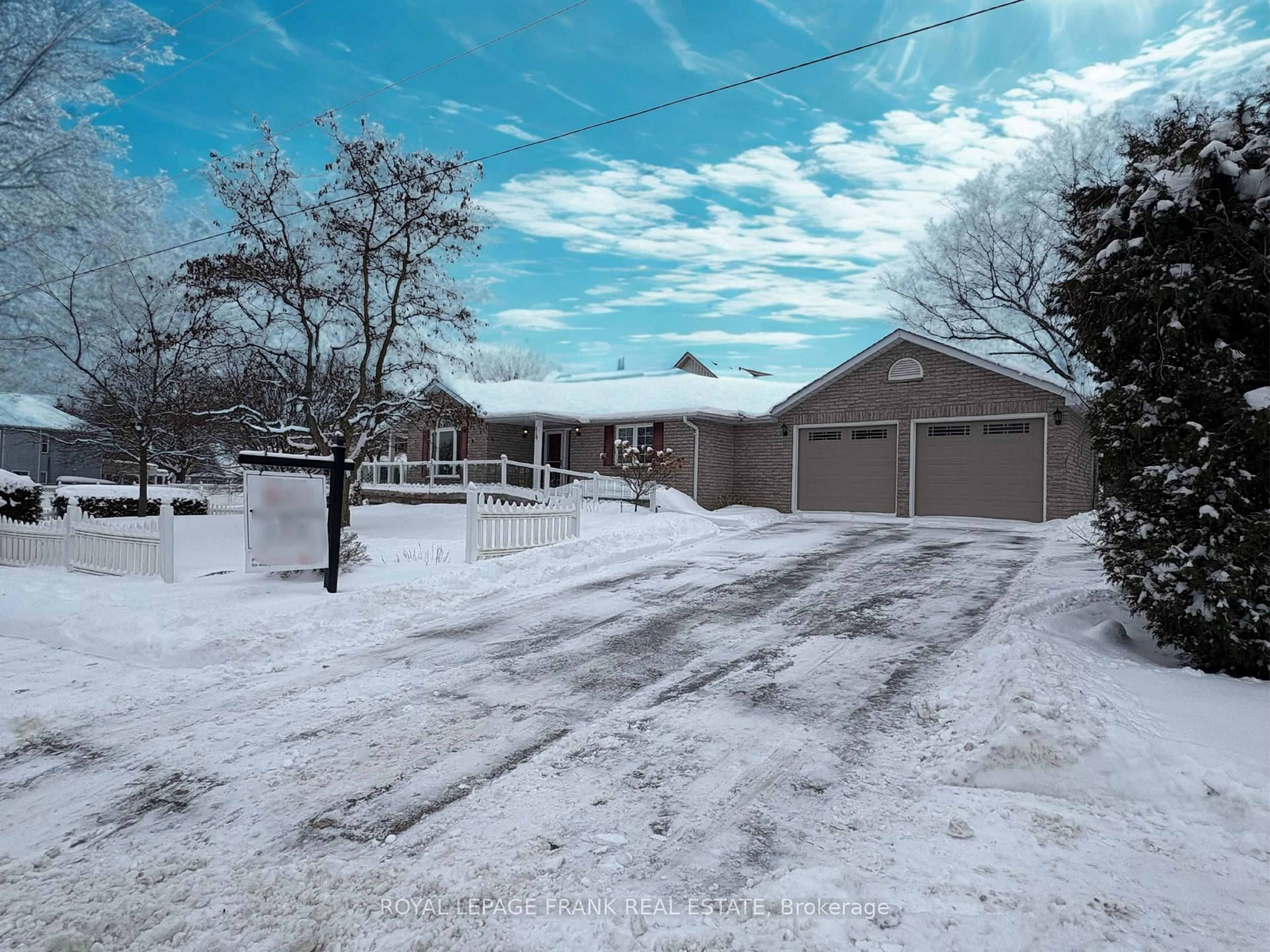 A pic from outside/outdoor area/front of a property/back of a property/a pic from drone, street for 519 Alma St, Scugog Ontario L9L 1R5
