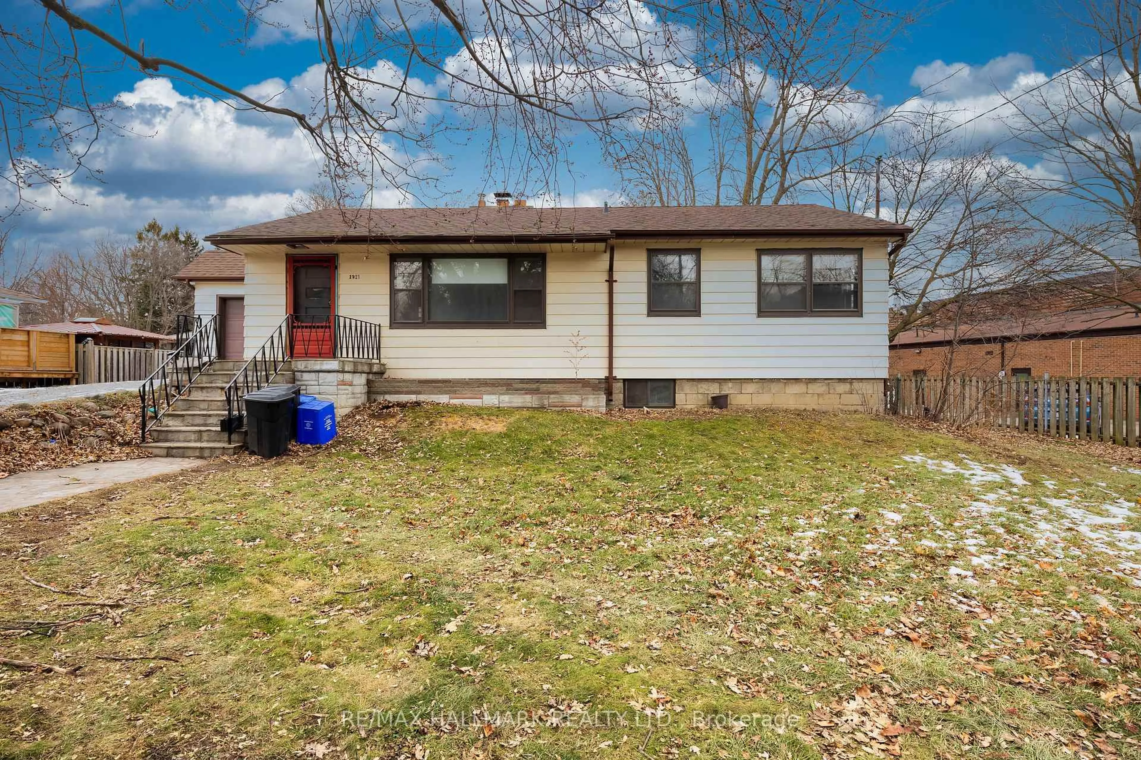 Home with vinyl exterior material, street for 1911 Glenview Rd, Pickering Ontario L1V 1W9