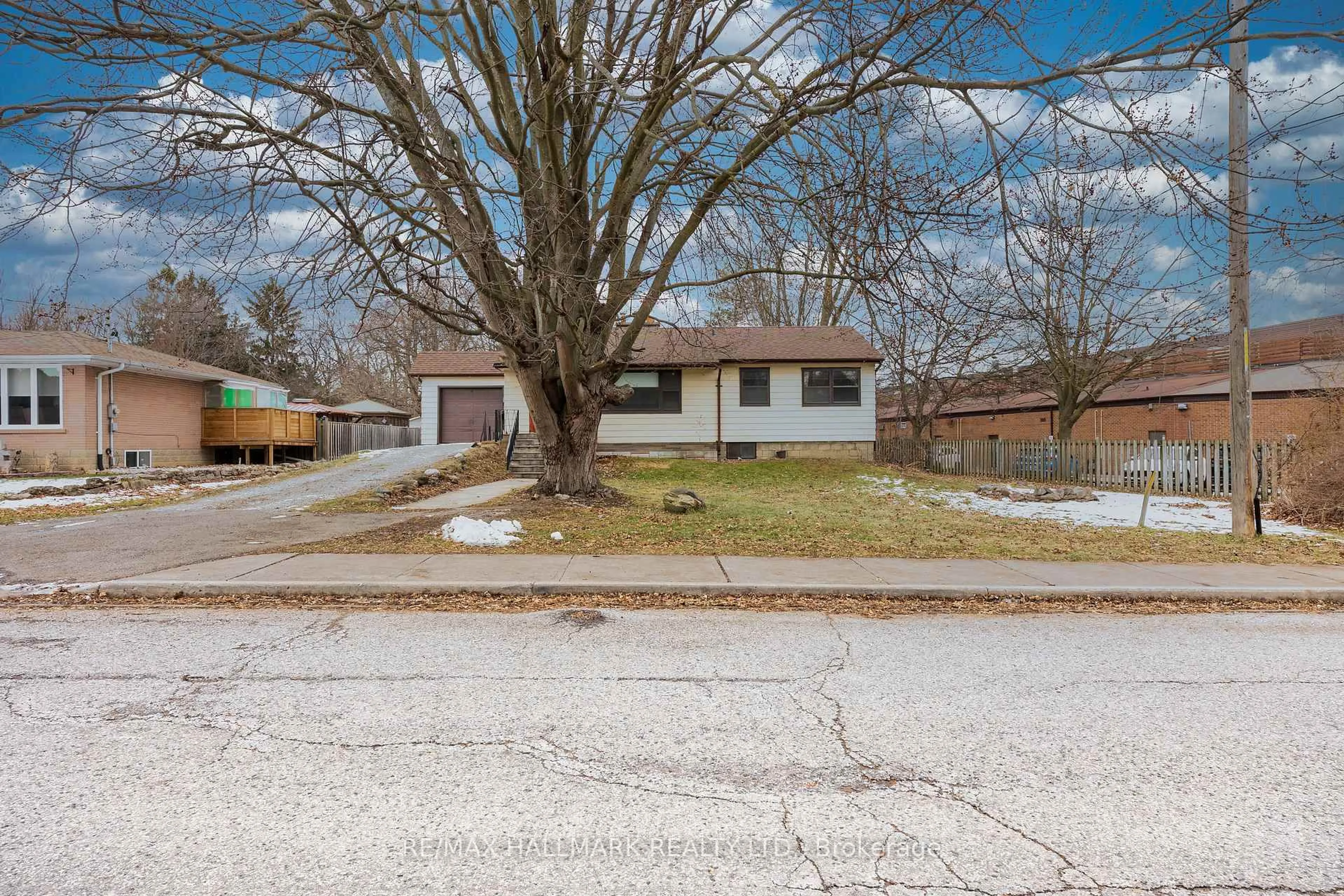 Unknown for 1911 Glenview Rd, Pickering Ontario L1V 1W9