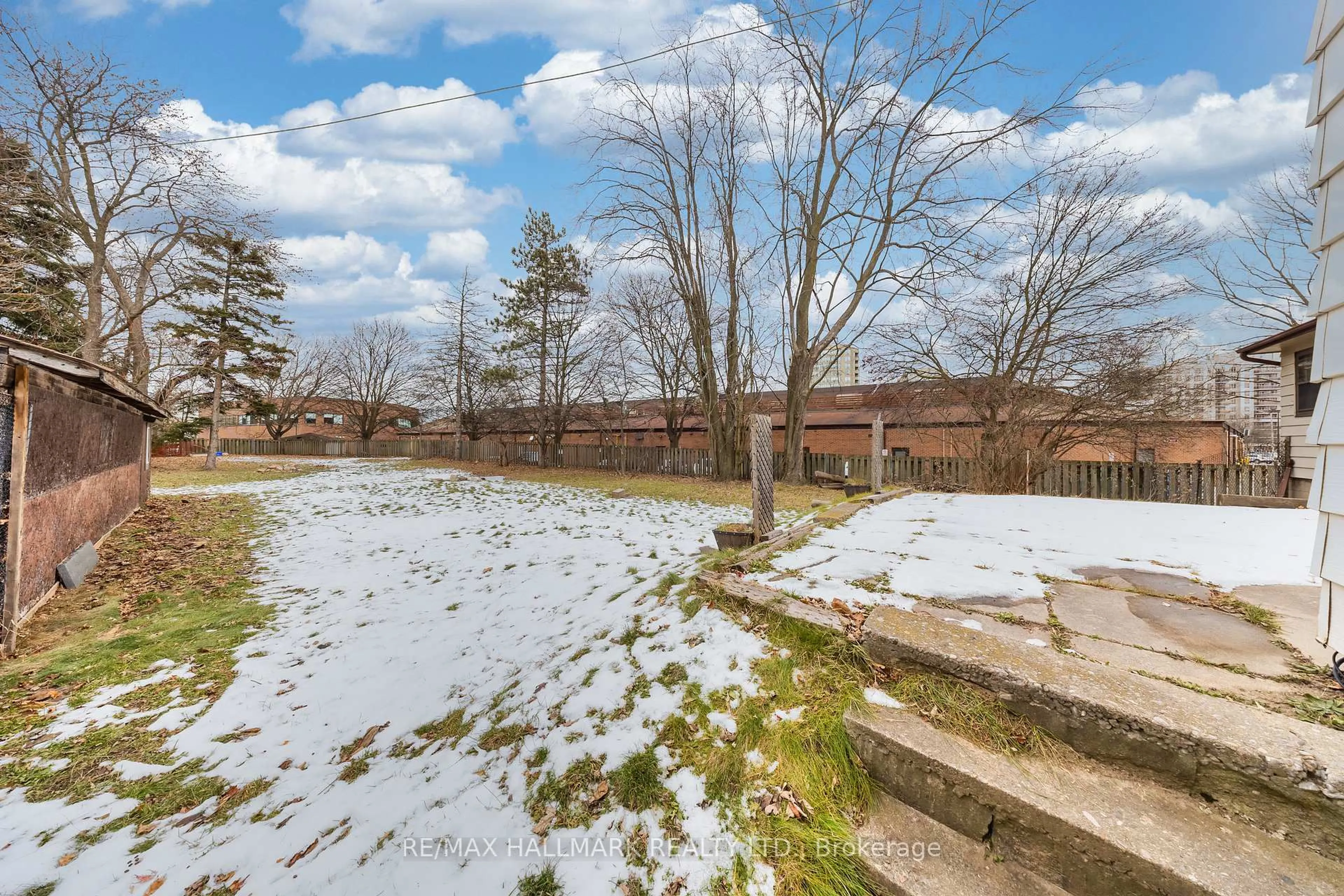 Patio, unknown for 1911 Glenview Rd, Pickering Ontario L1V 1W9