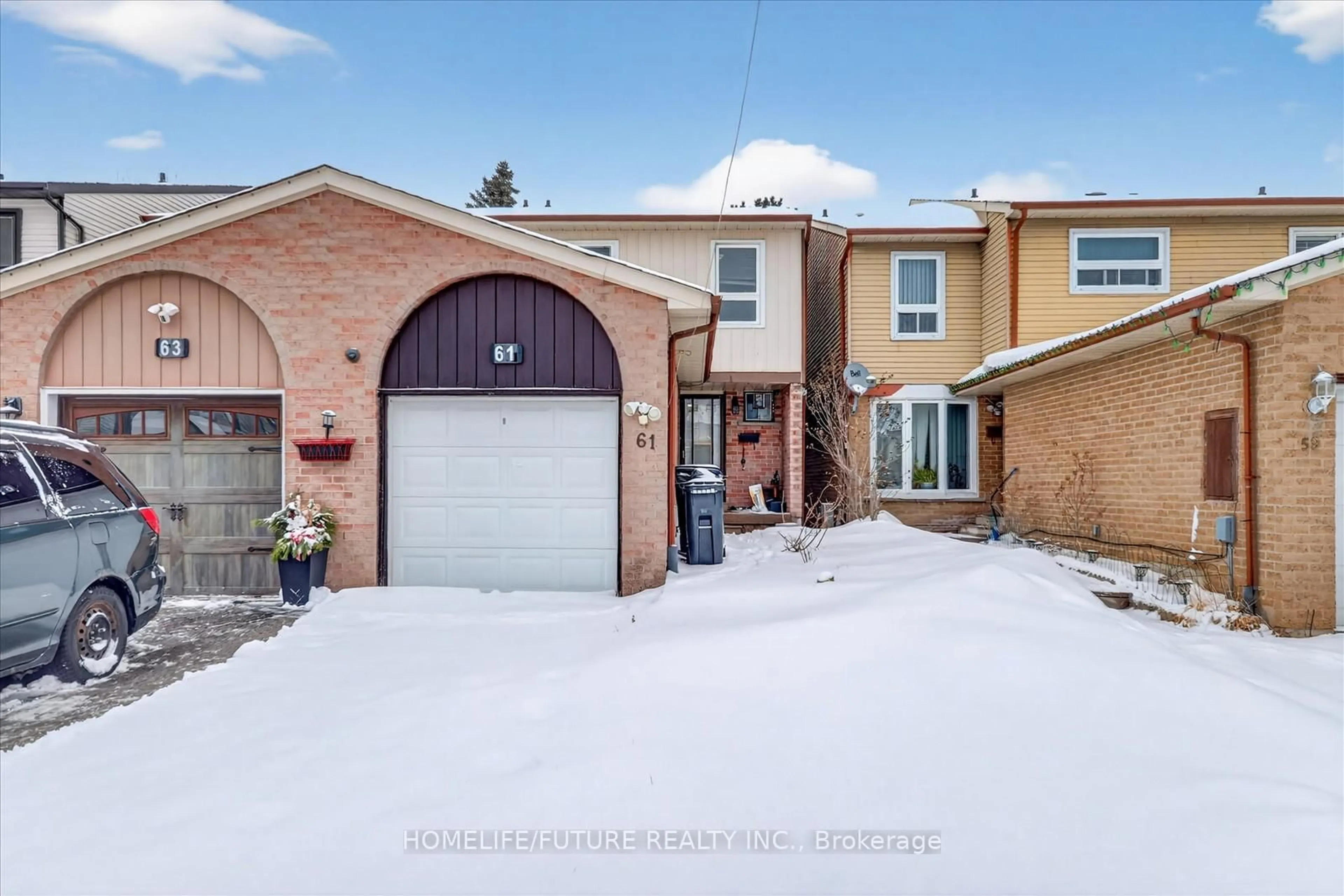 Home with brick exterior material, street for 61 Warwick Castle Crt, Toronto Ontario M1B 3E5
