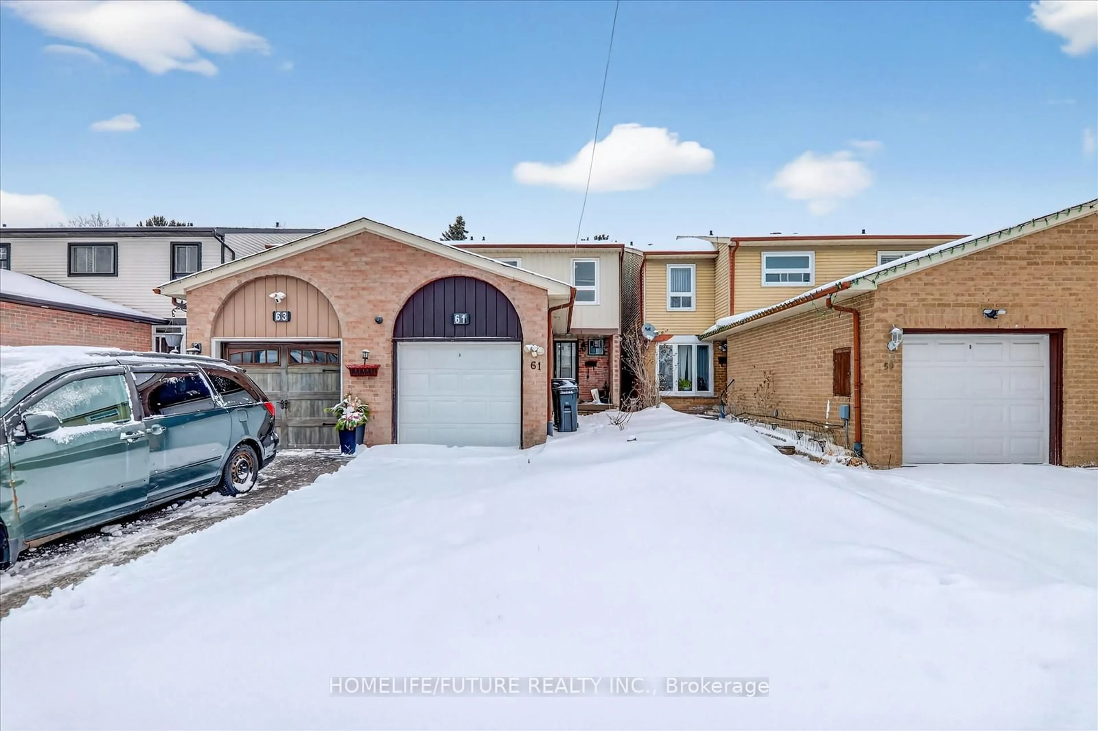 A pic from outside/outdoor area/front of a property/back of a property/a pic from drone, street for 61 Warwick Castle Crt, Toronto Ontario M1B 3E5