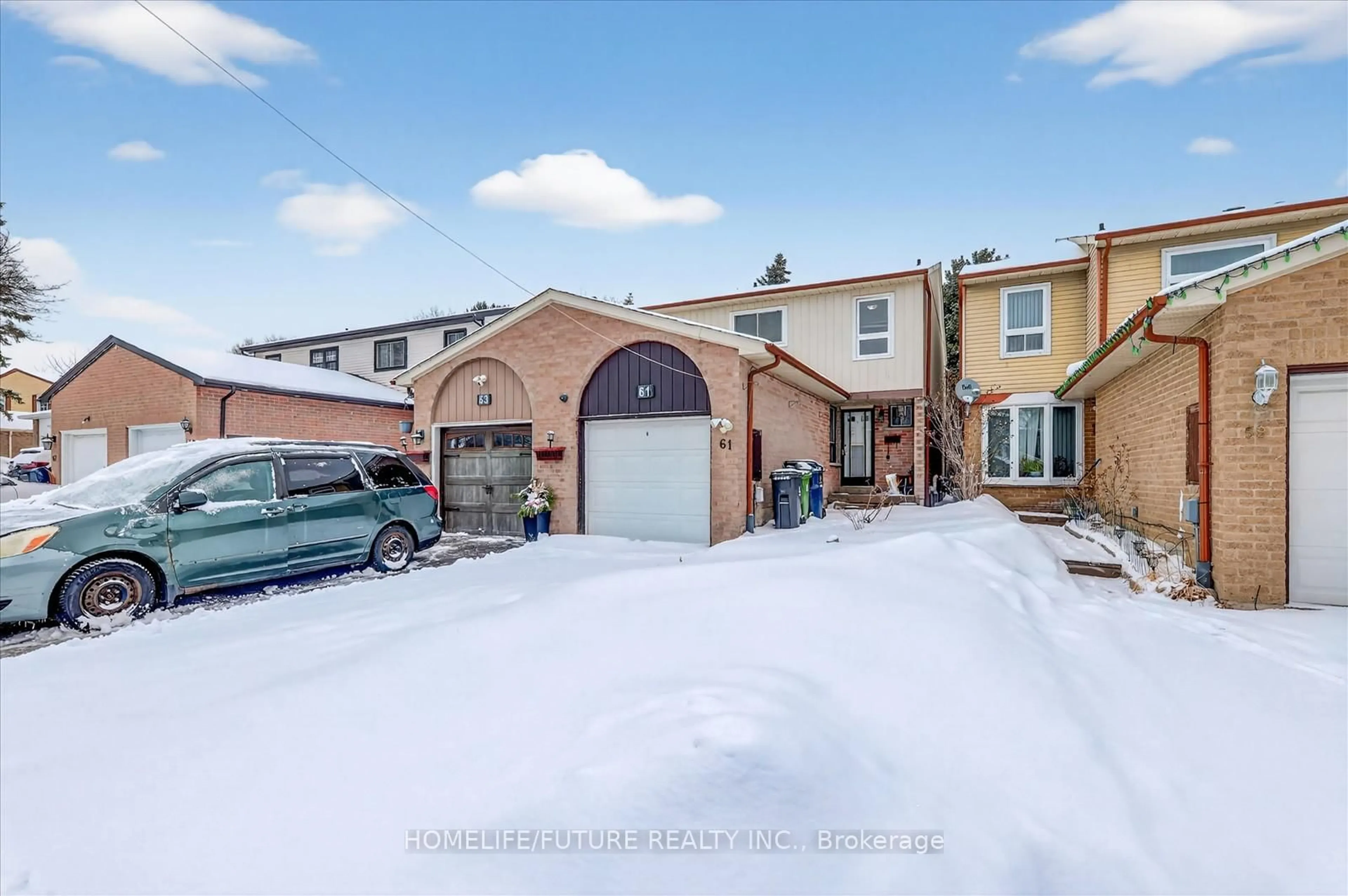 A pic from outside/outdoor area/front of a property/back of a property/a pic from drone, street for 61 Warwick Castle Crt, Toronto Ontario M1B 3E5