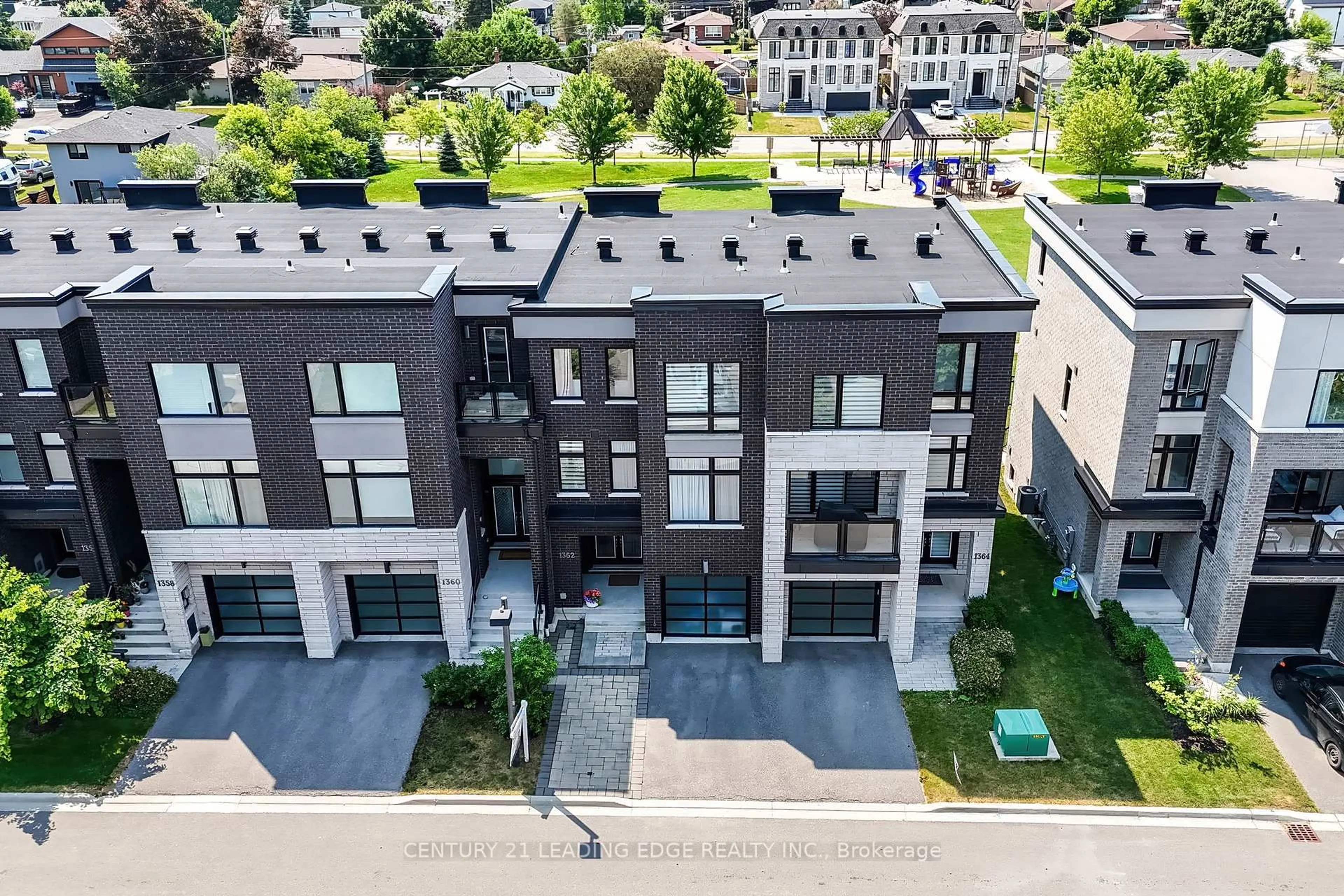 A pic from outside/outdoor area/front of a property/back of a property/a pic from drone, street for 1362 Gull Crossing, Pickering Ontario L1W 0B7