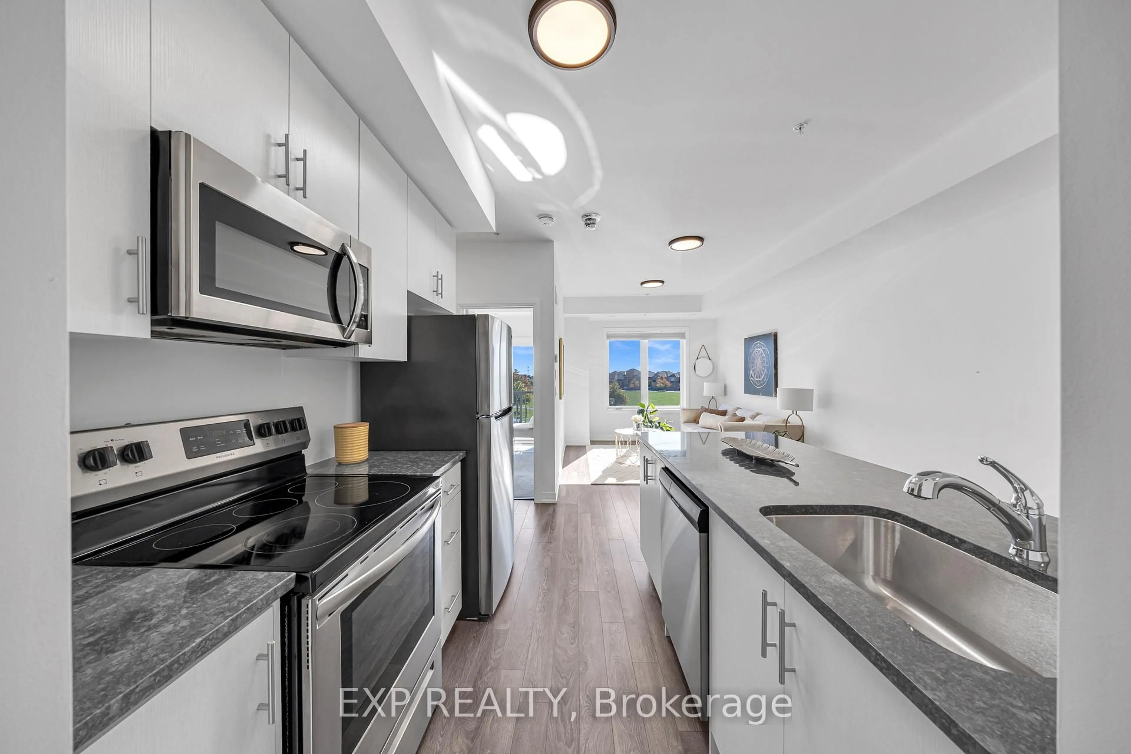 Open concept kitchen, ceramic/tile floor for 2635 William Jackson Dr #602, Pickering Ontario L1X 0L6