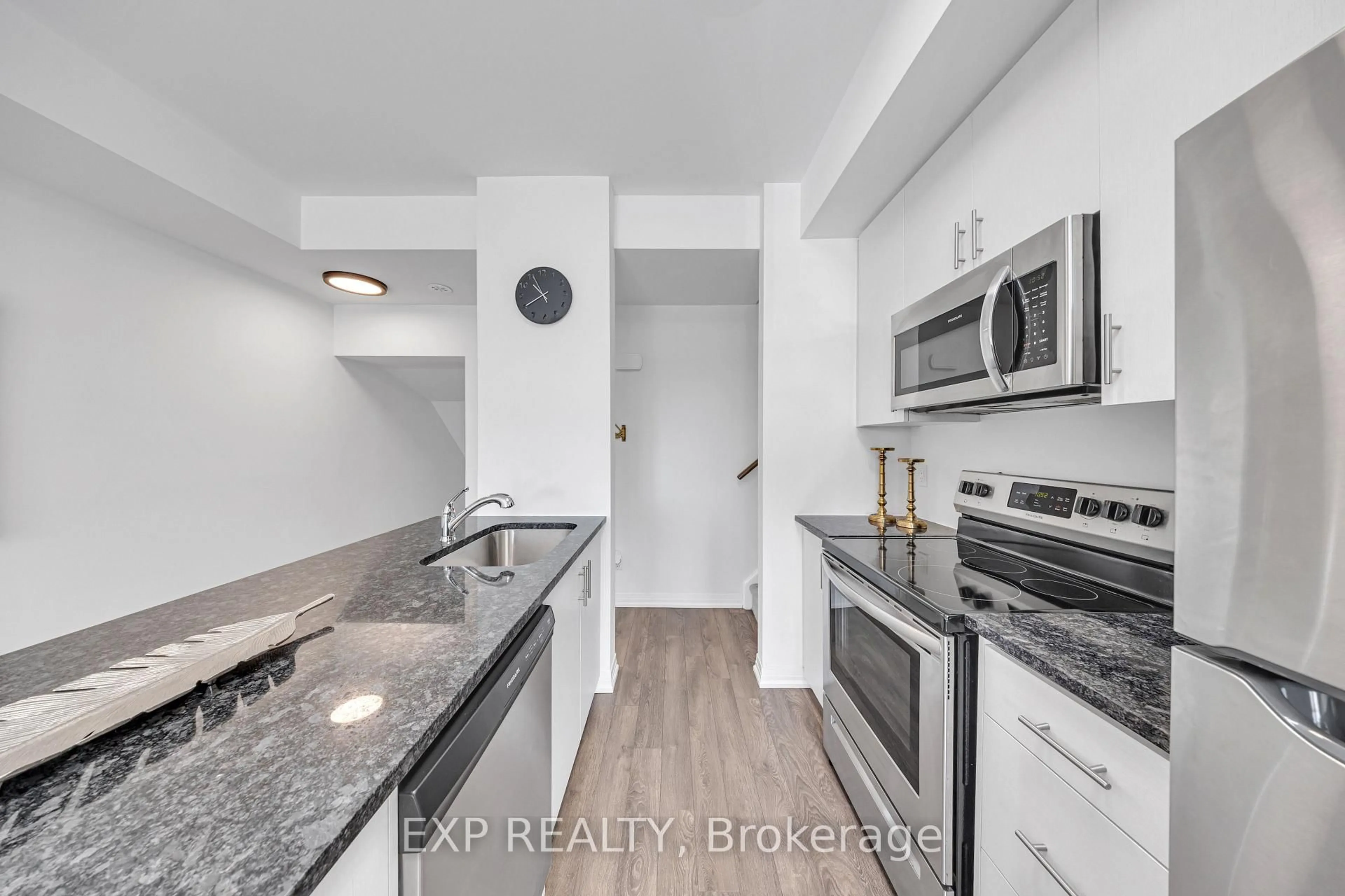 Standard kitchen, unknown for 2635 William Jackson Dr #602, Pickering Ontario L1X 0L6