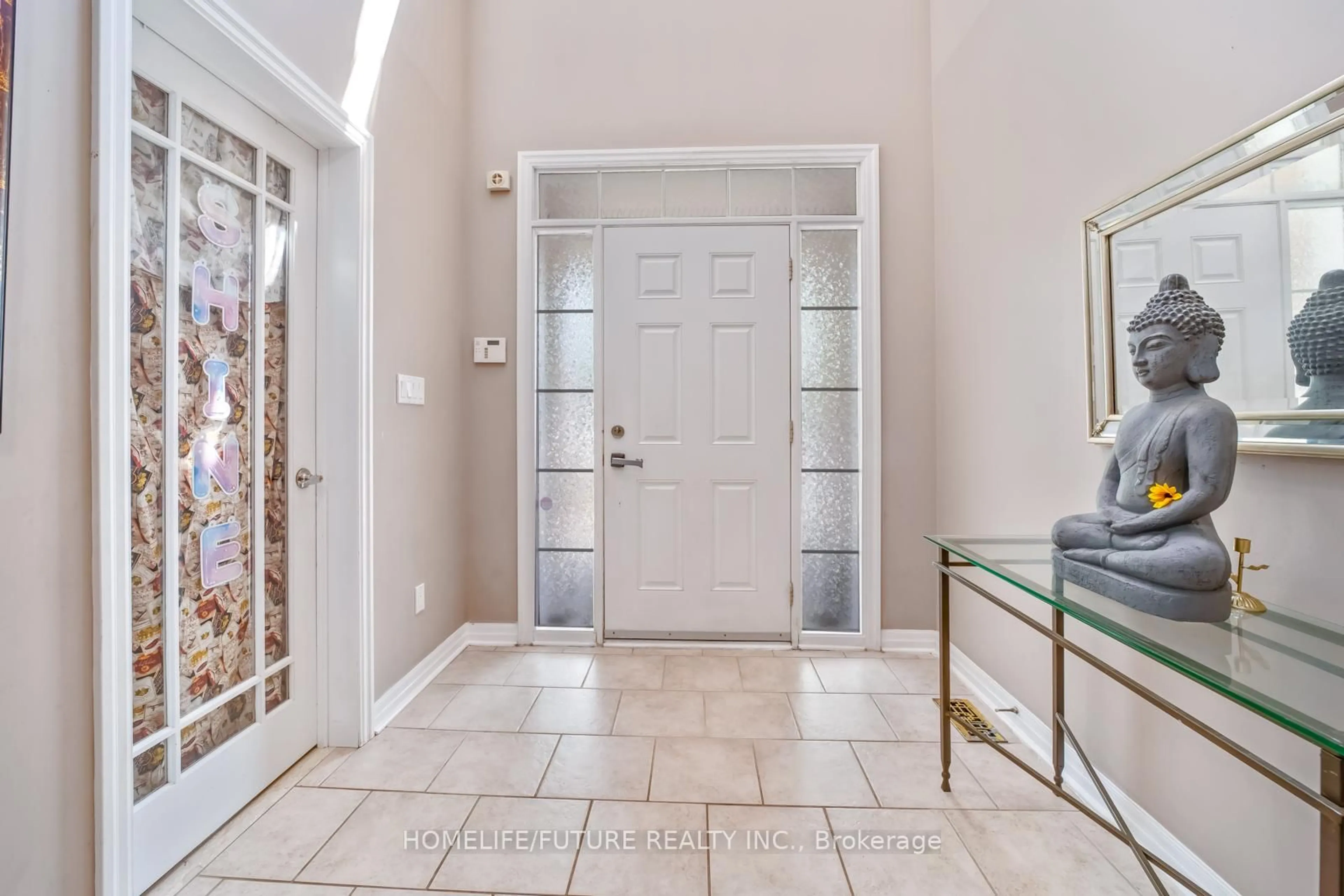 Indoor entryway for 1626 Chilliwack St, Oshawa Ontario L1K 0C4