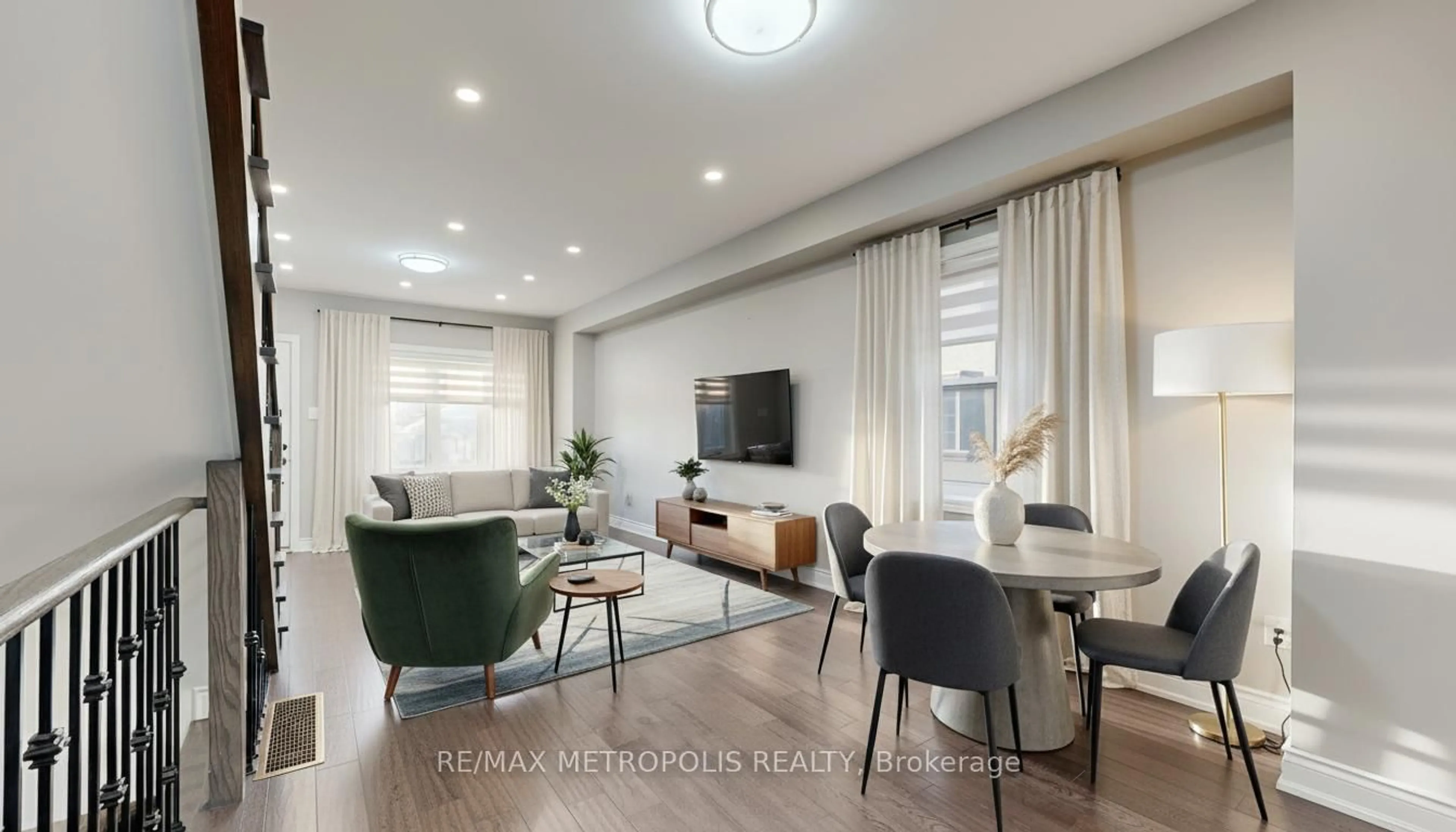 Living room with furniture, unknown for 461 Warden Ave, Toronto Ontario M1L 3Y9