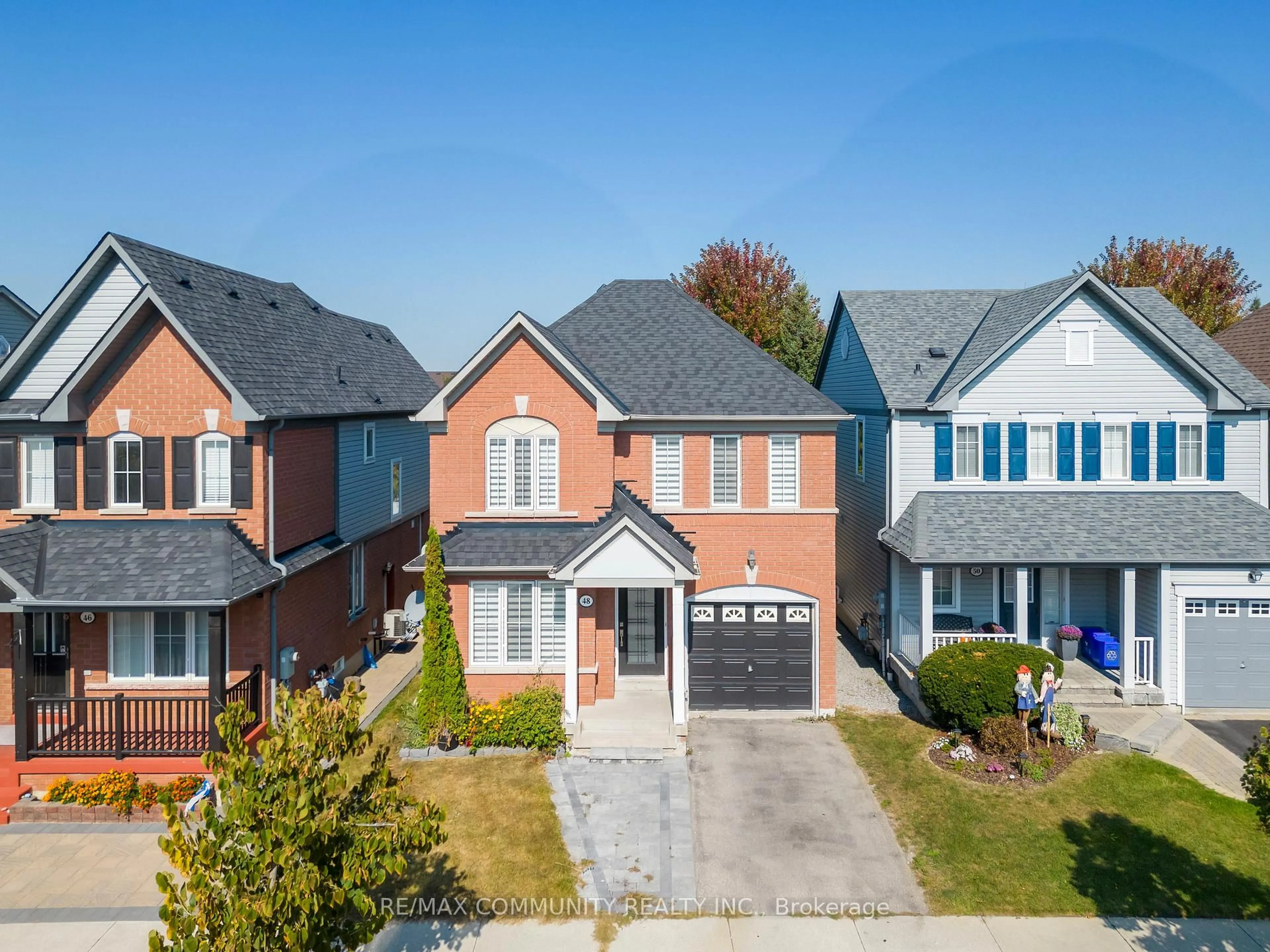 A pic from outside/outdoor area/front of a property/back of a property/a pic from drone, street for 48 McNicol Cres, Ajax Ontario L1Z 1Y8