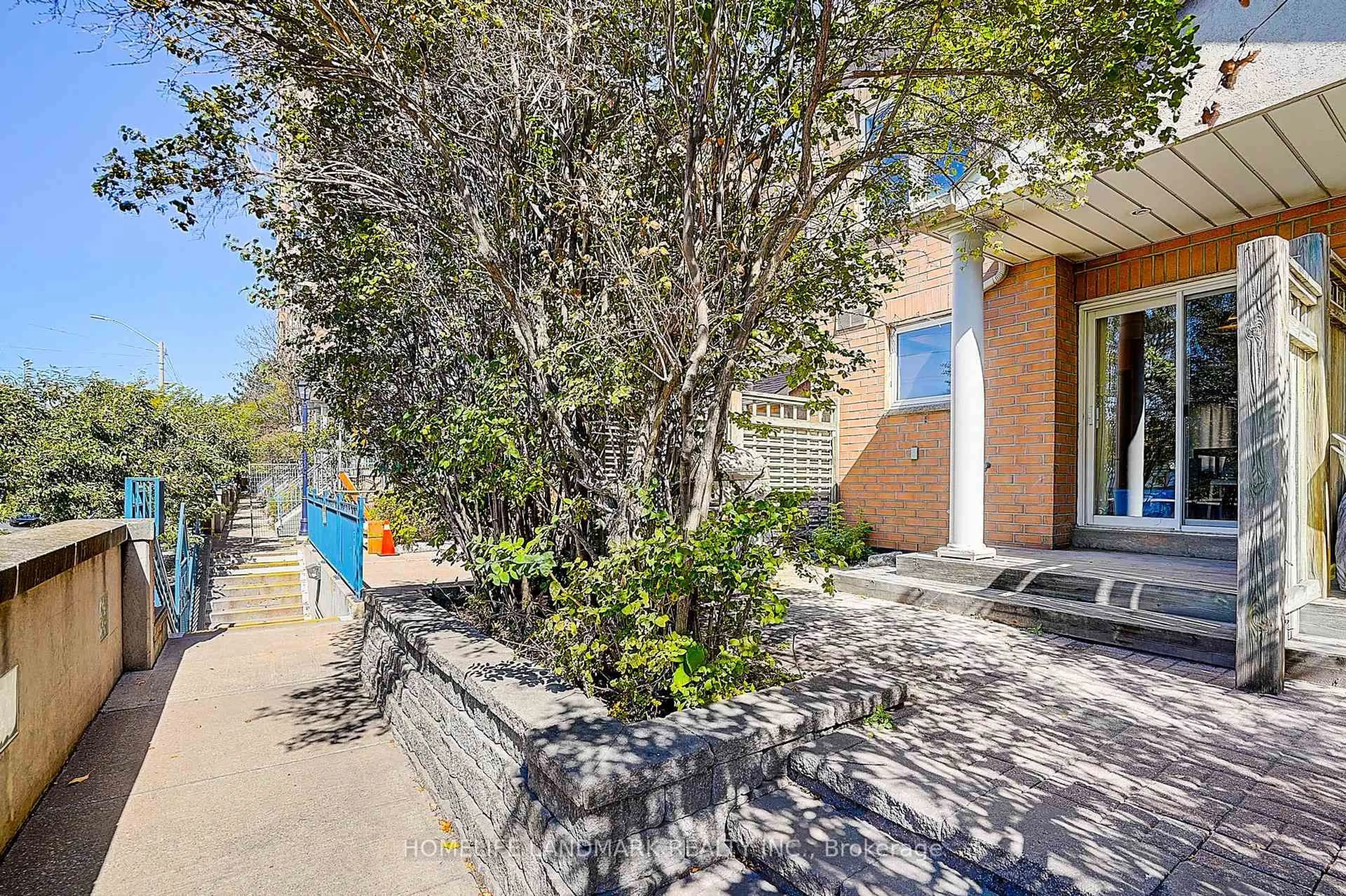 Patio, street for 121 Omni Dr #177, Toronto Ontario M1P 5A8