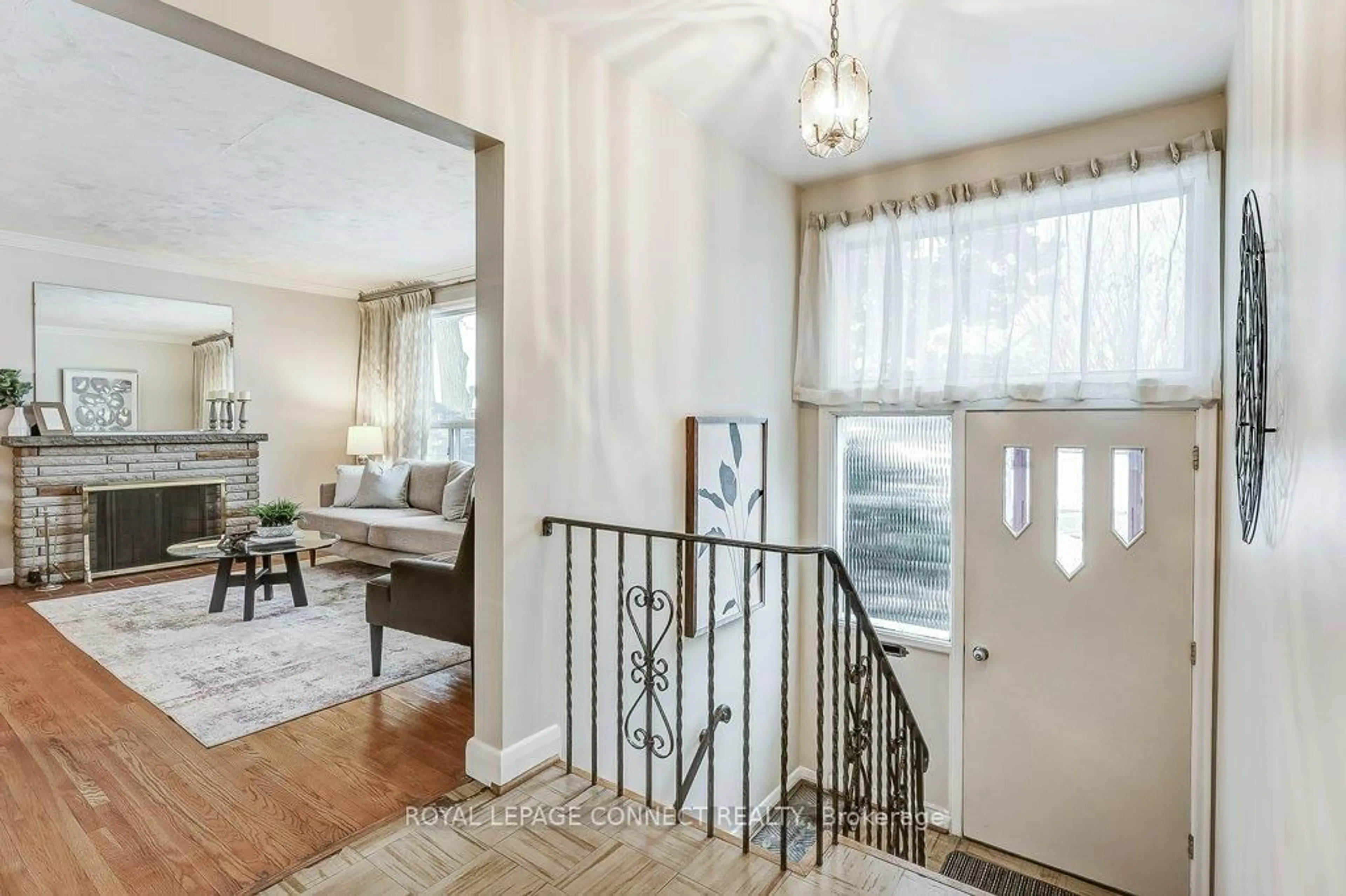 Indoor entryway for 48 Kecala Rd, Toronto Ontario M1P 1K6