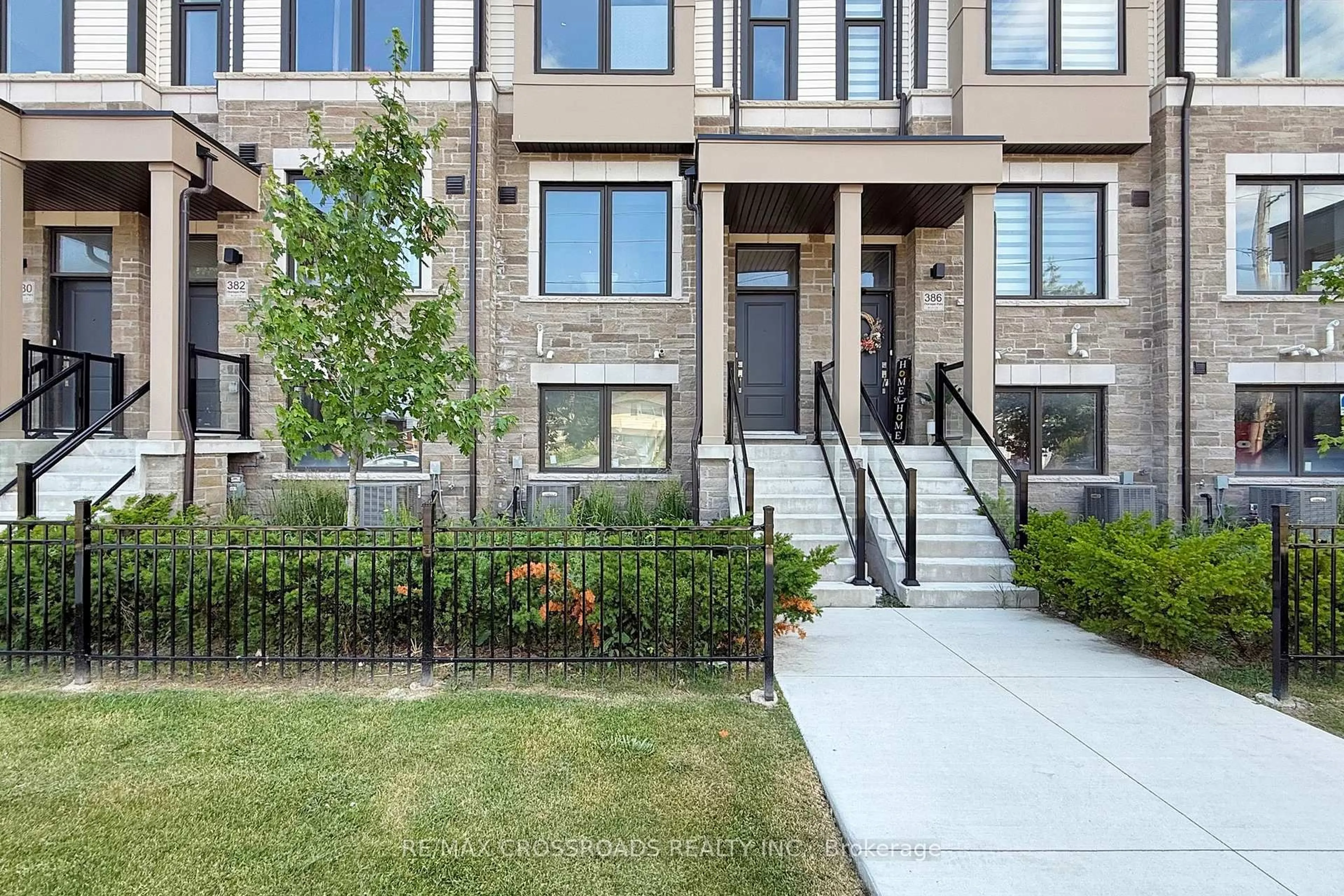 Unknown for 384 Okanagan Path, Oshawa Ontario L1H 0B1