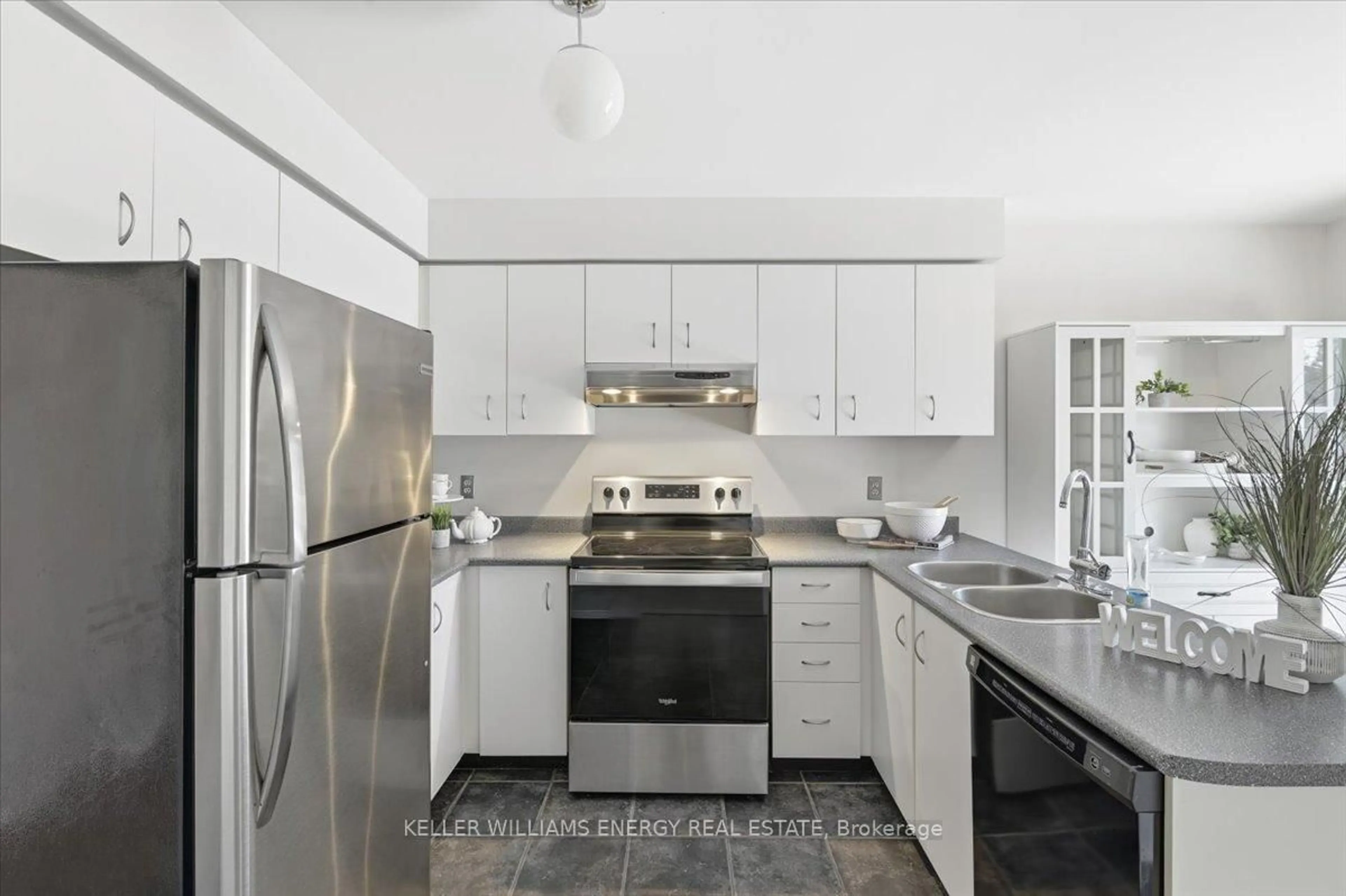 Standard kitchen, unknown for 54 Farncomb Cres, Clarington Ontario L1C 4L8