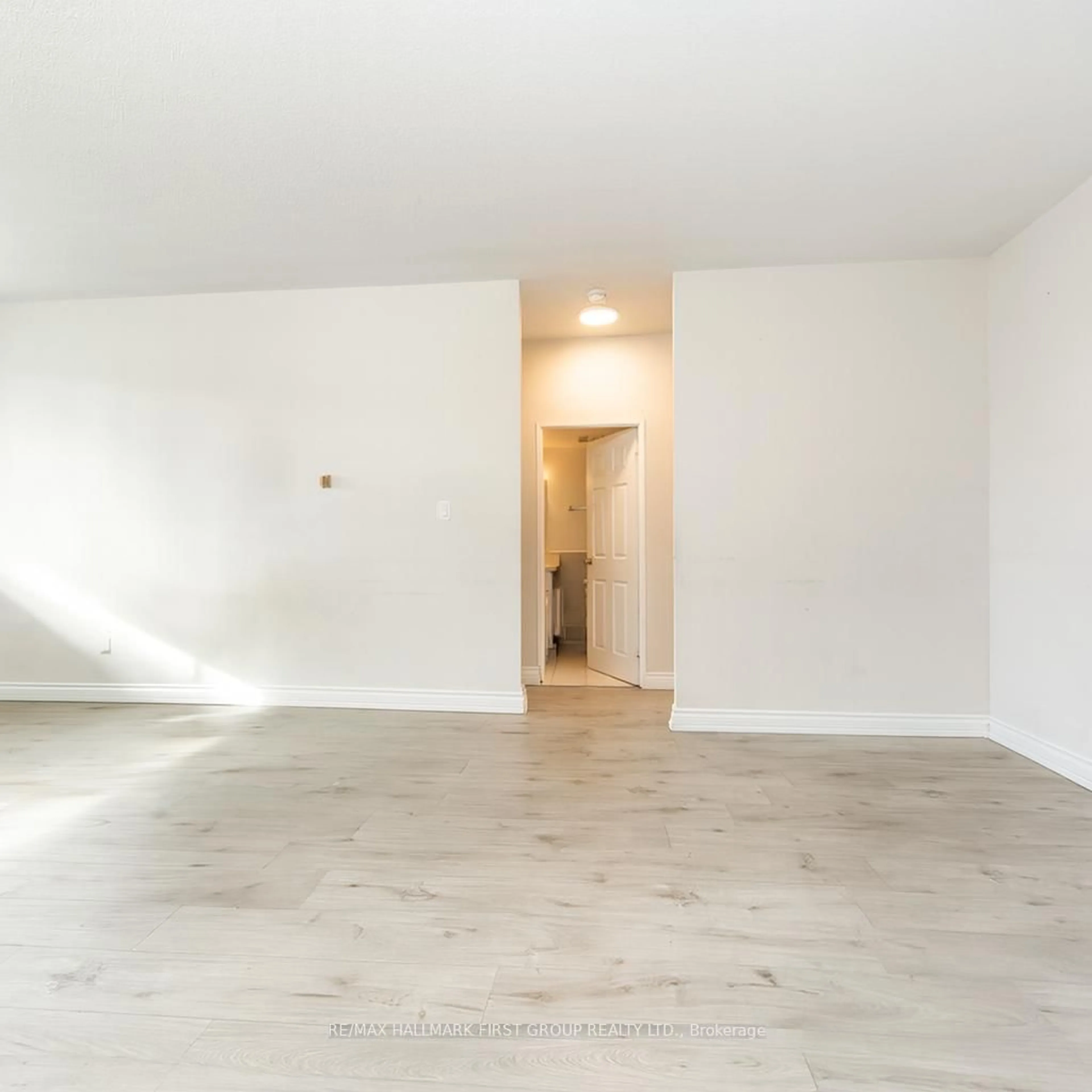 A pic of a room for 100 Wingarden Crt #103, Toronto Ontario M1B 2P4