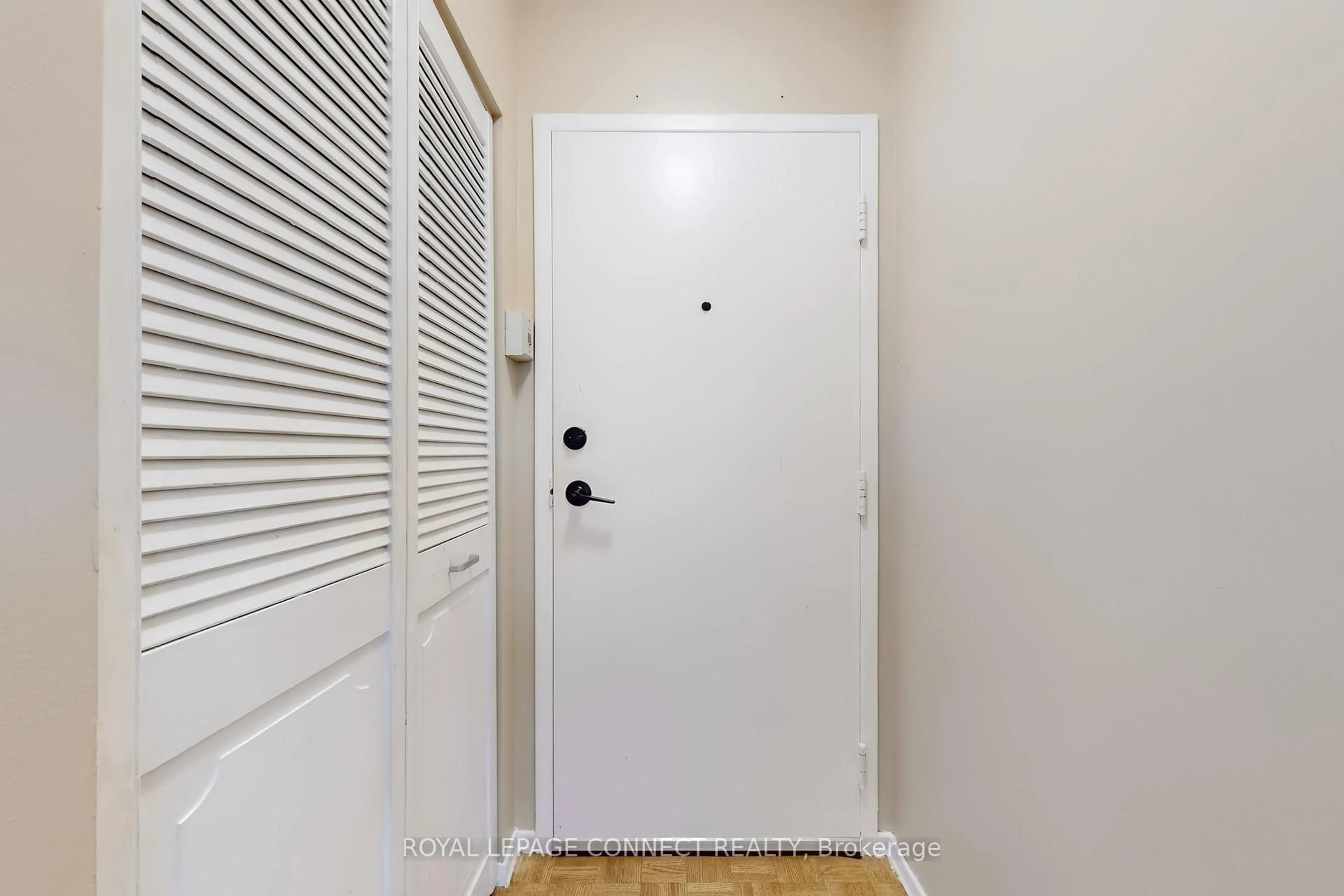 Indoor entryway for 50 Old Kingston Rd #5-213, Toronto Ontario M1E 4Y1