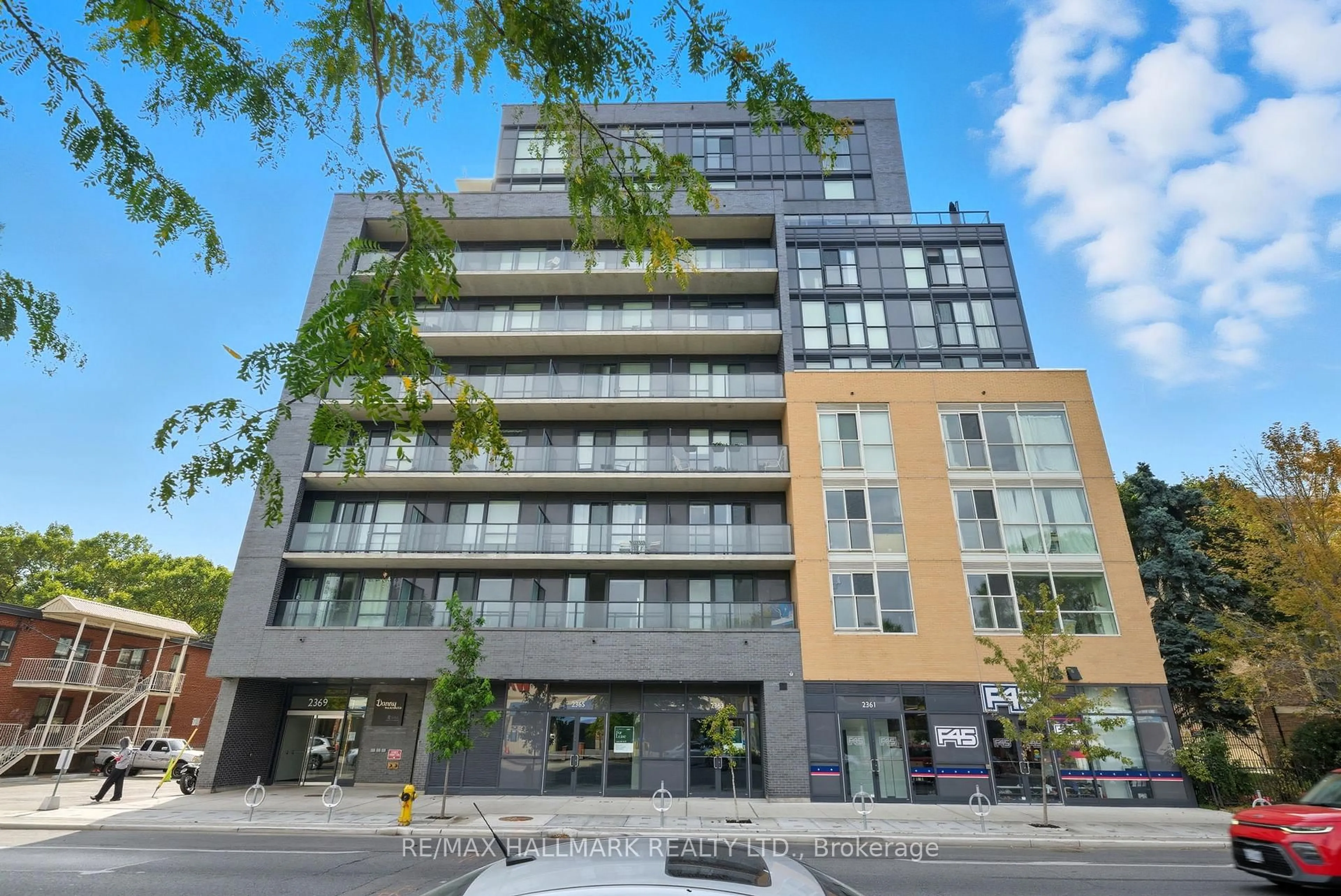 Patio, building for 2369 Danforth Ave #513, Toronto Ontario M4C 0B1