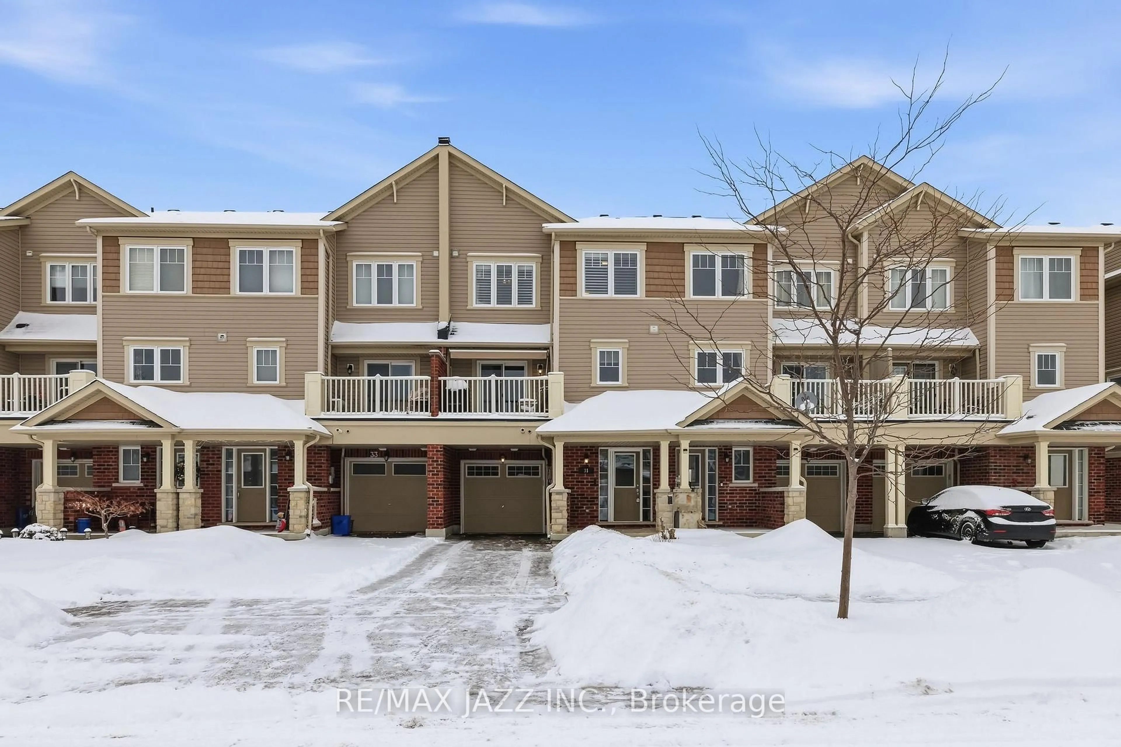 A pic from outside/outdoor area/front of a property/back of a property/a pic from drone, unknown for 31 Great Gabe Cres, Oshawa Ontario L1L 0G6