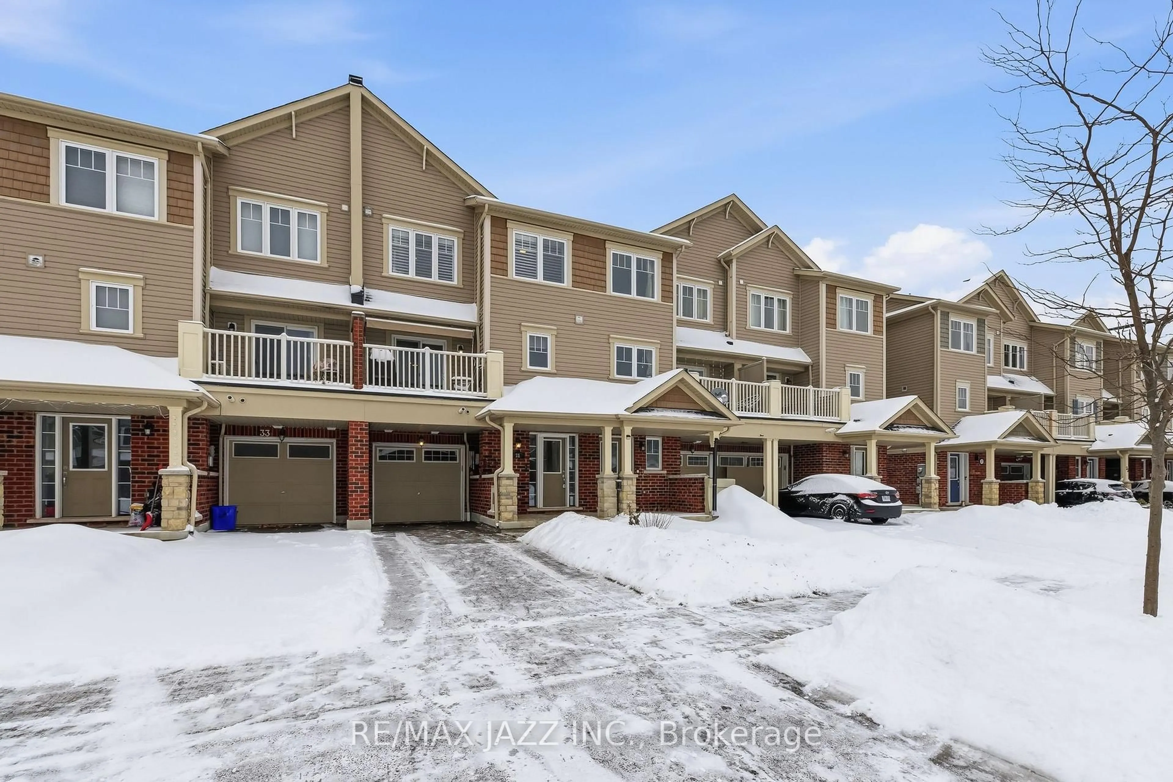 A pic from outside/outdoor area/front of a property/back of a property/a pic from drone, unknown for 31 Great Gabe Cres, Oshawa Ontario L1L 0G6