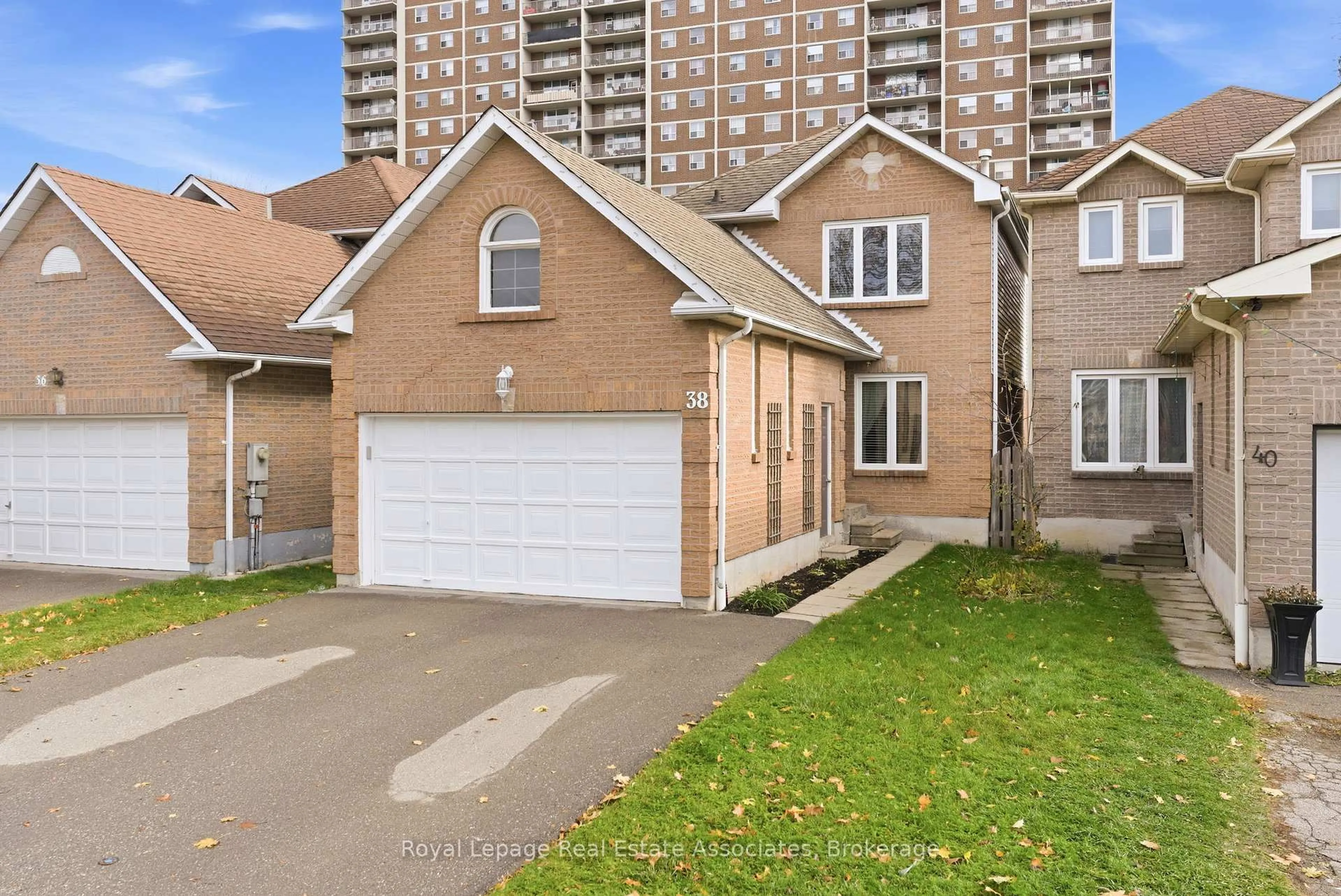Unknown for 38 Bluebell Cres, Whitby Ontario L1P 1L1
