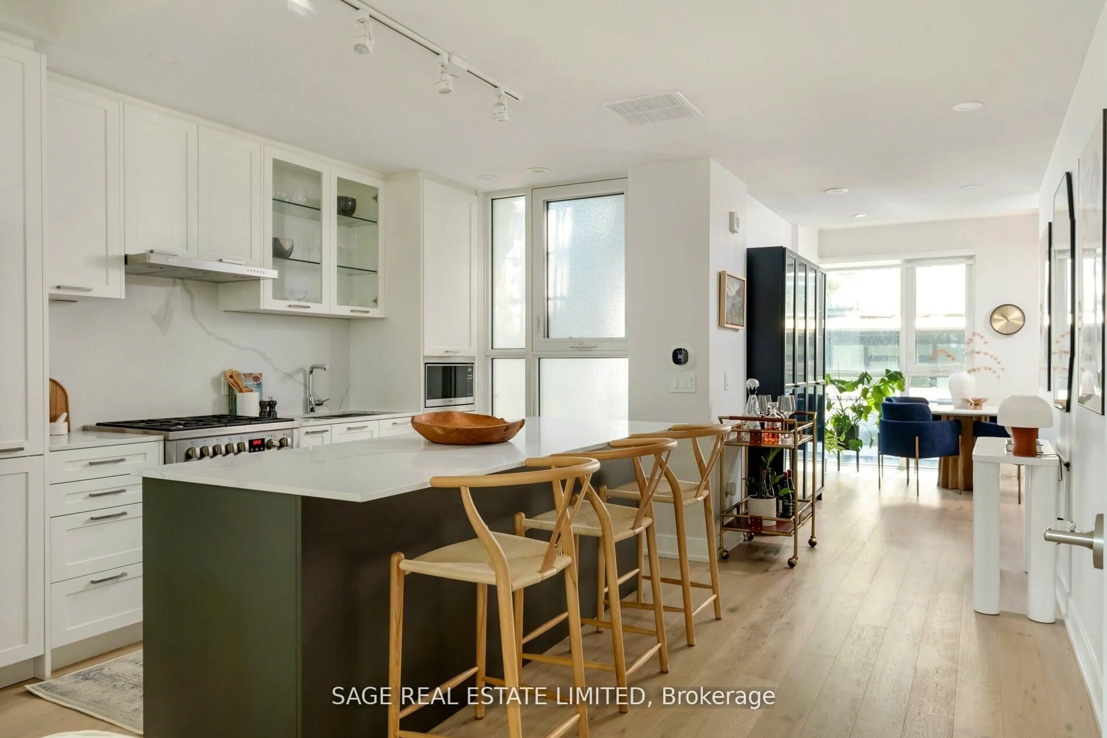 Open concept kitchen, unknown for 1331 Queen St #Th01, Toronto Ontario M4L 0B1