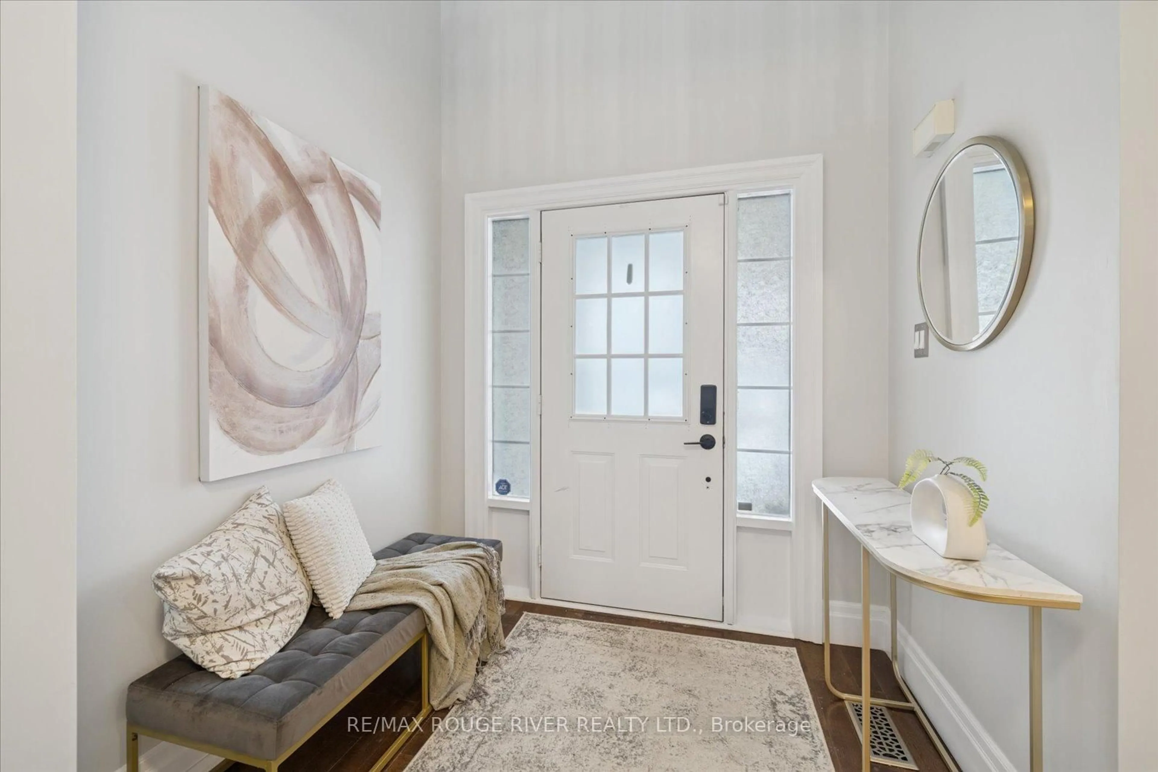 Indoor entryway for 117 Carnwith Dr, Whitby Ontario L1M 1K1