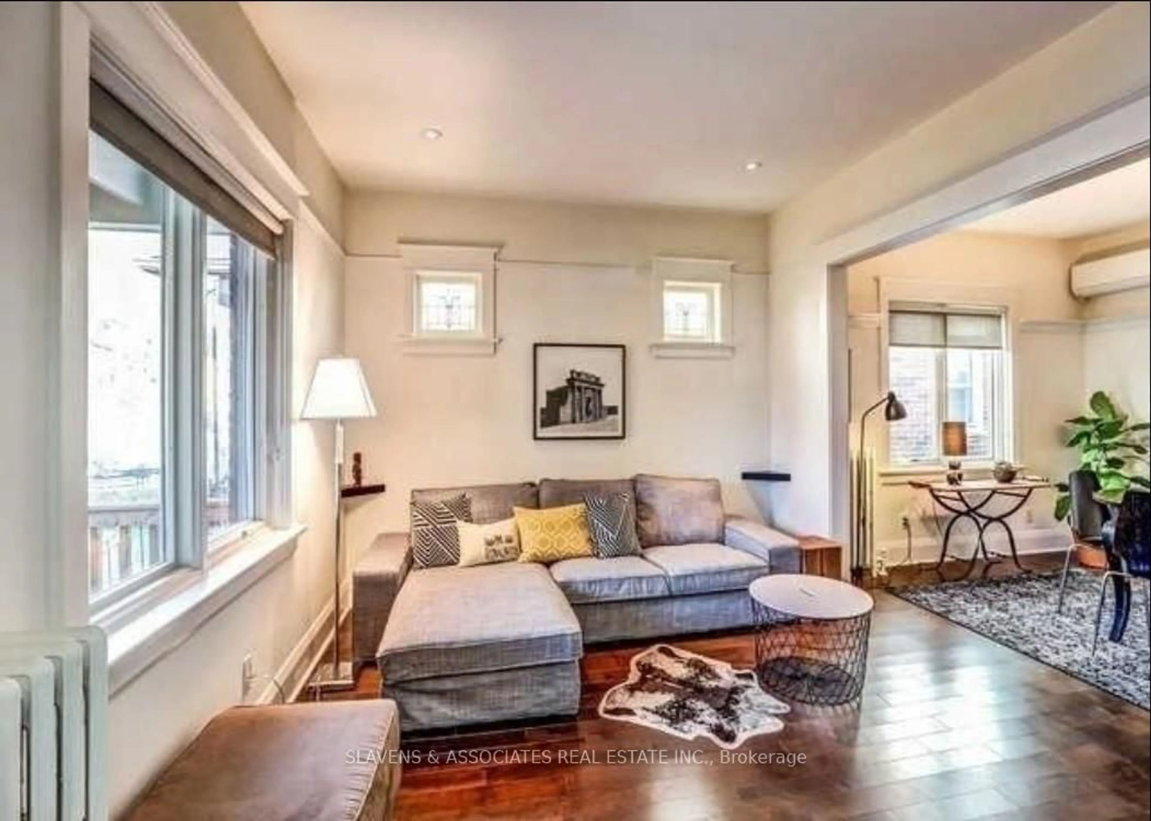 Living room with furniture, unknown for 13 Sutherland Ave, Toronto Ontario M4C 1R8