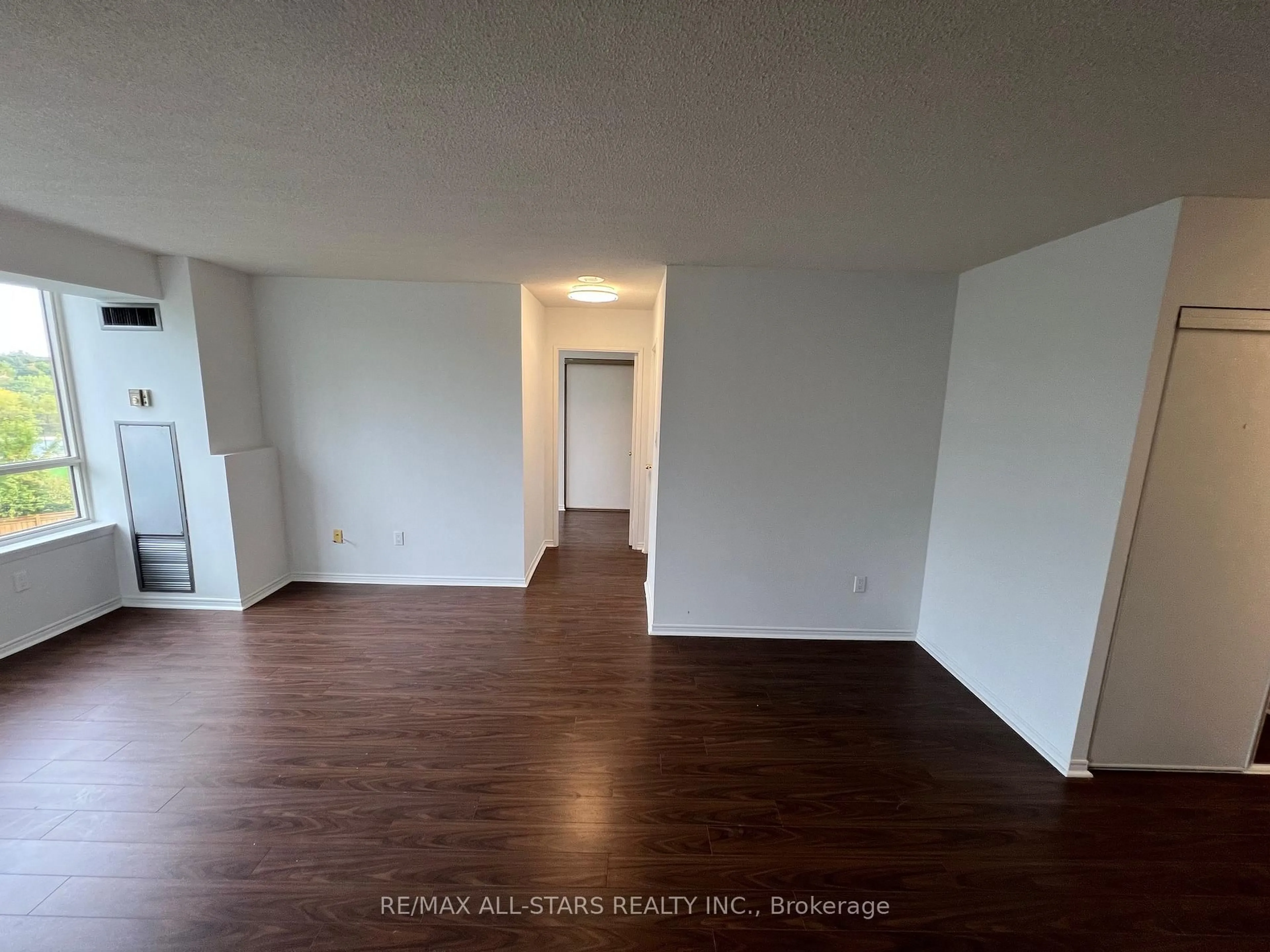 A pic of a room for 5 Greystone Walk Dr #611, Toronto Ontario M1K 5J5