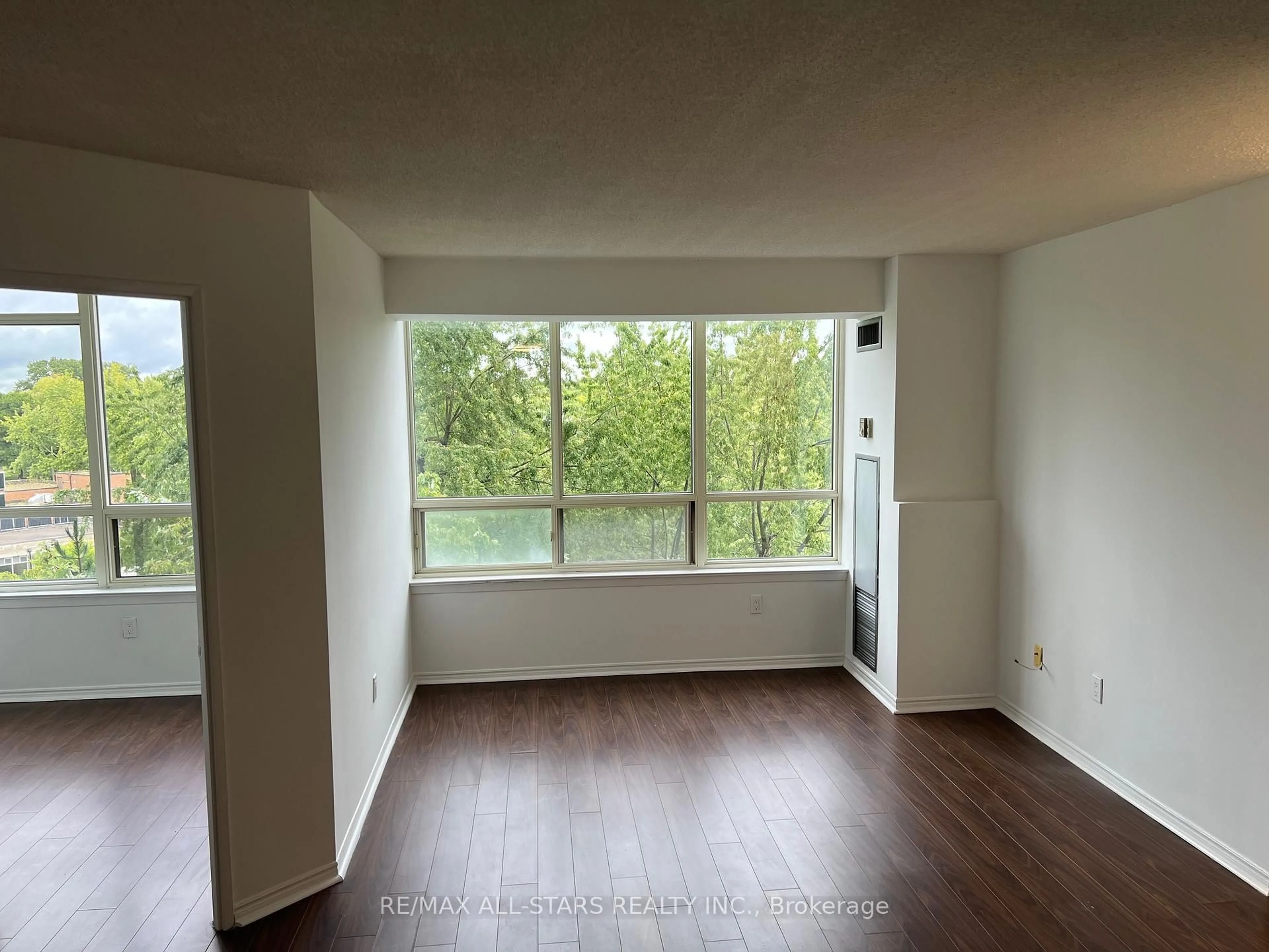 A pic of a room for 5 Greystone Walk Dr #611, Toronto Ontario M1K 5J5