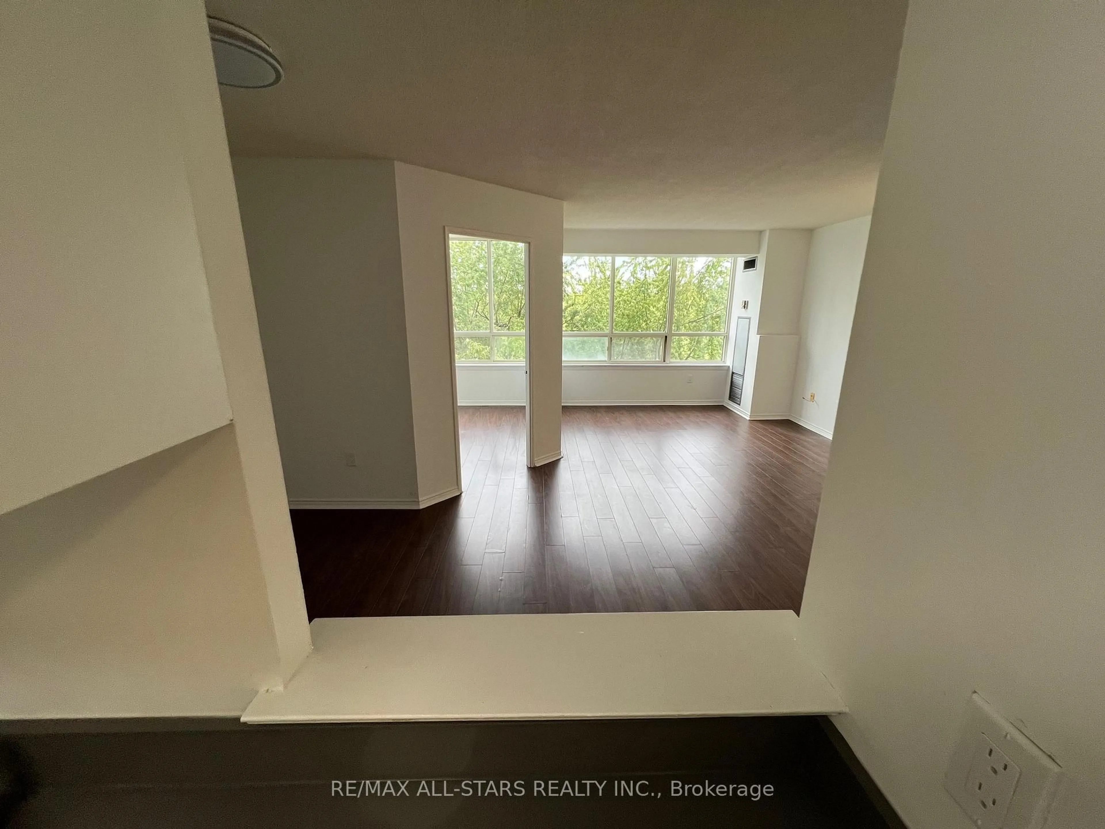 A pic of a room for 5 Greystone Walk Dr #611, Toronto Ontario M1K 5J5