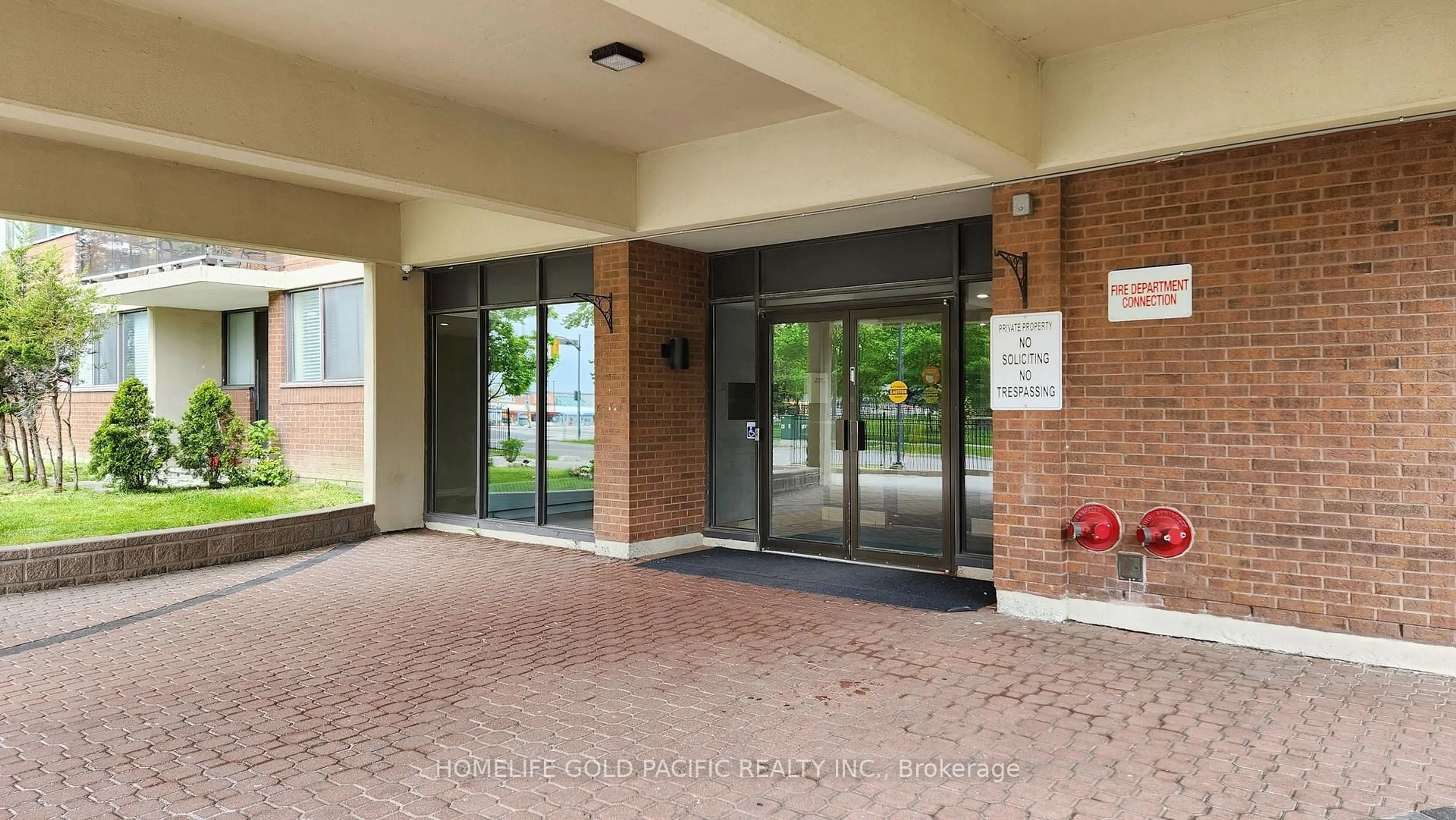 Indoor foyer for 99 Blackwell Ave #809, Toronto Ontario M1B 3R5