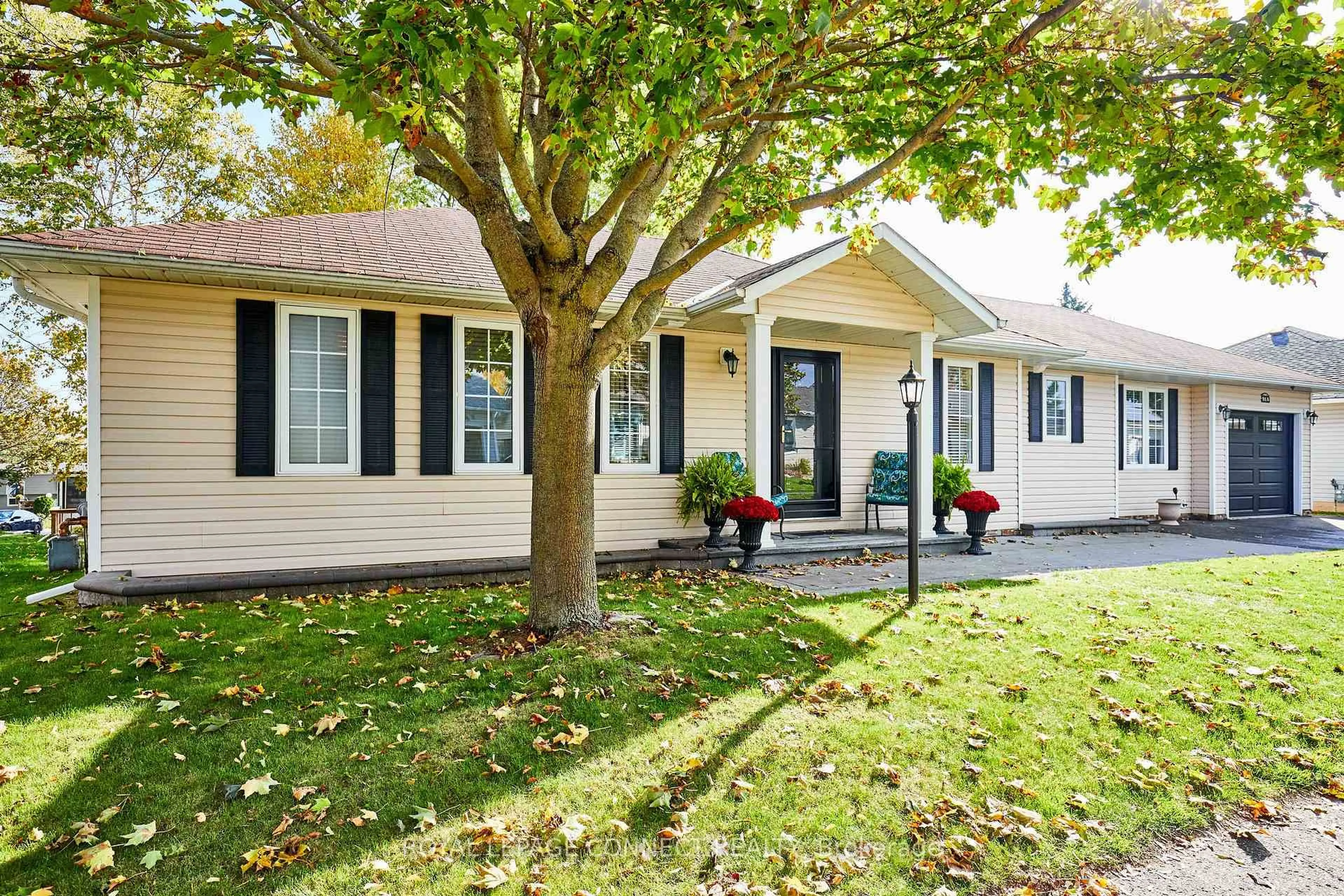 Home with vinyl exterior material, street for 91A Wilmot Tr, Clarington Ontario L1B 1B8