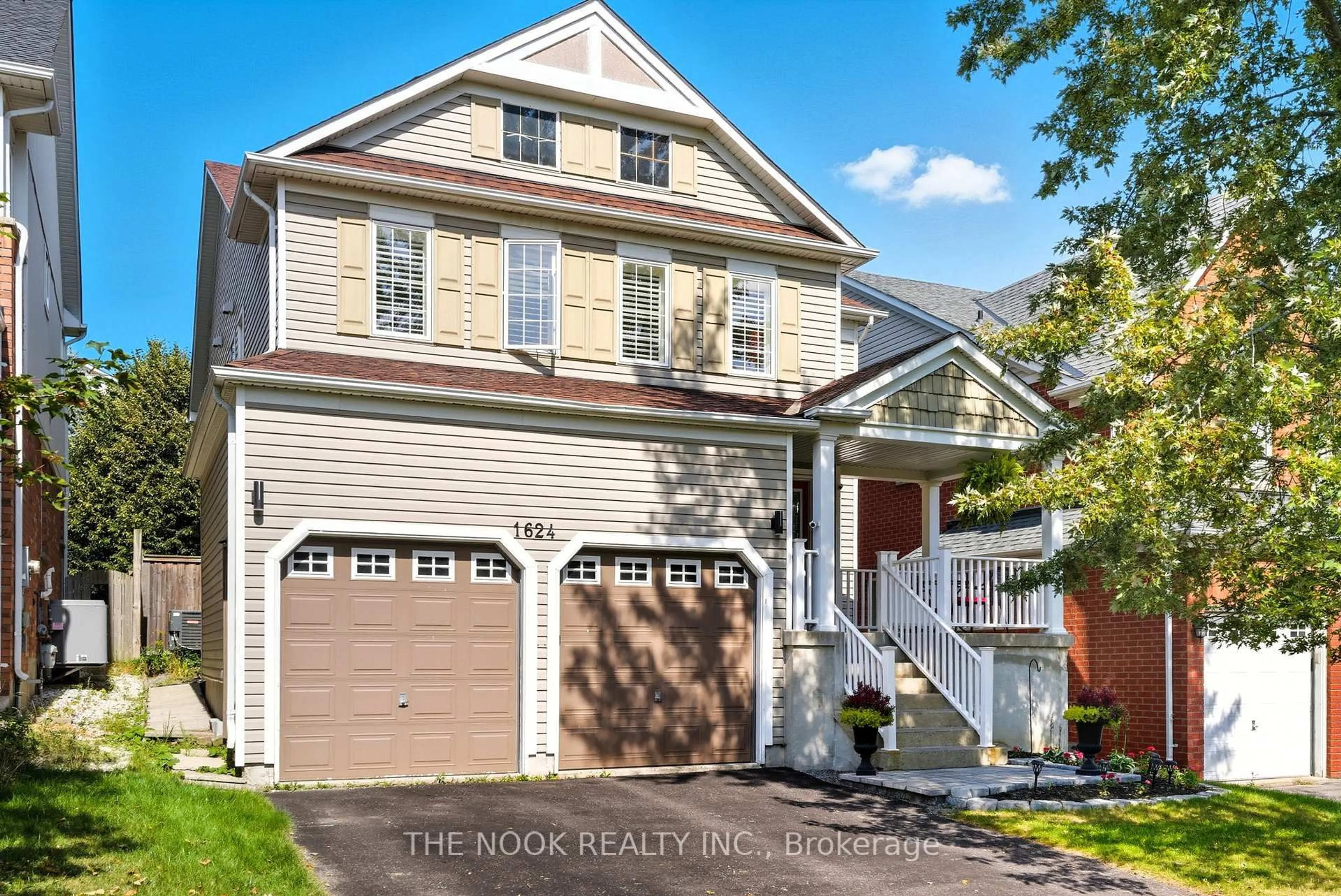 Home with vinyl exterior material, street for 1624 Docking Crt, Oshawa Ontario L1K 0H3