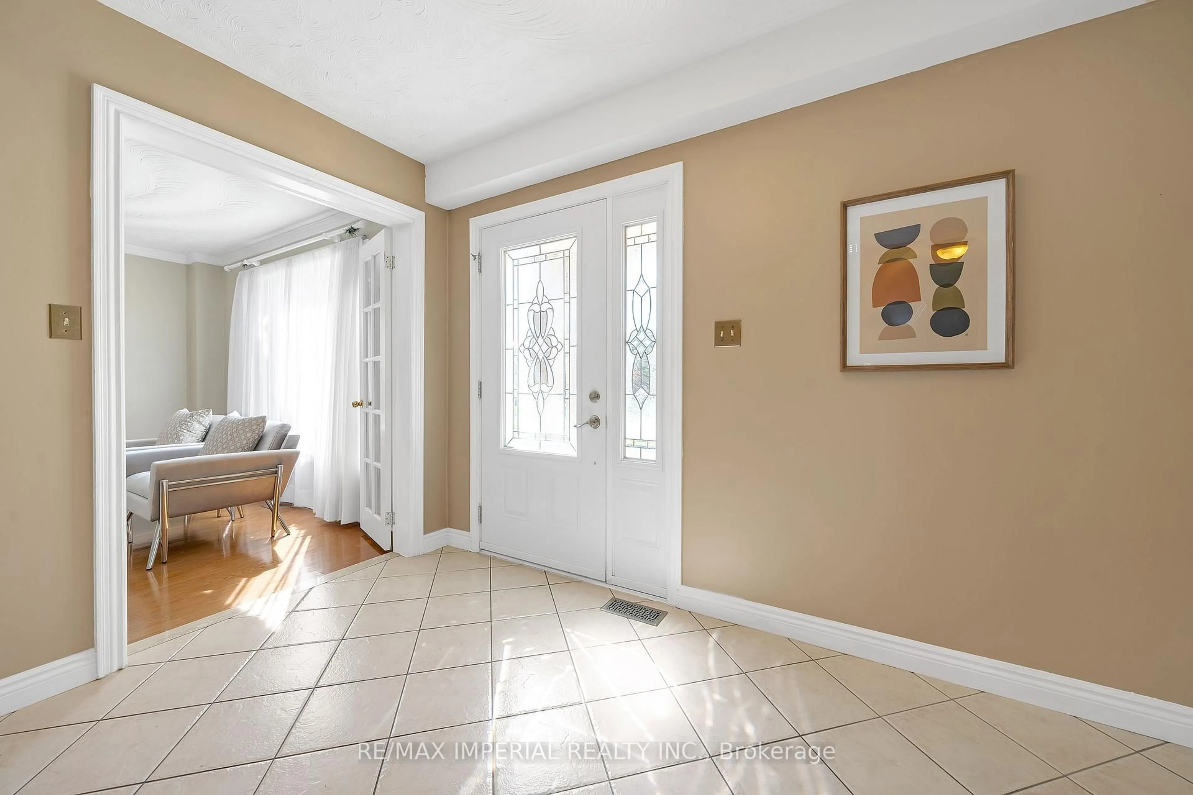 Indoor entryway for 955 Snowbird St, Oshawa Ontario L1J 8J8