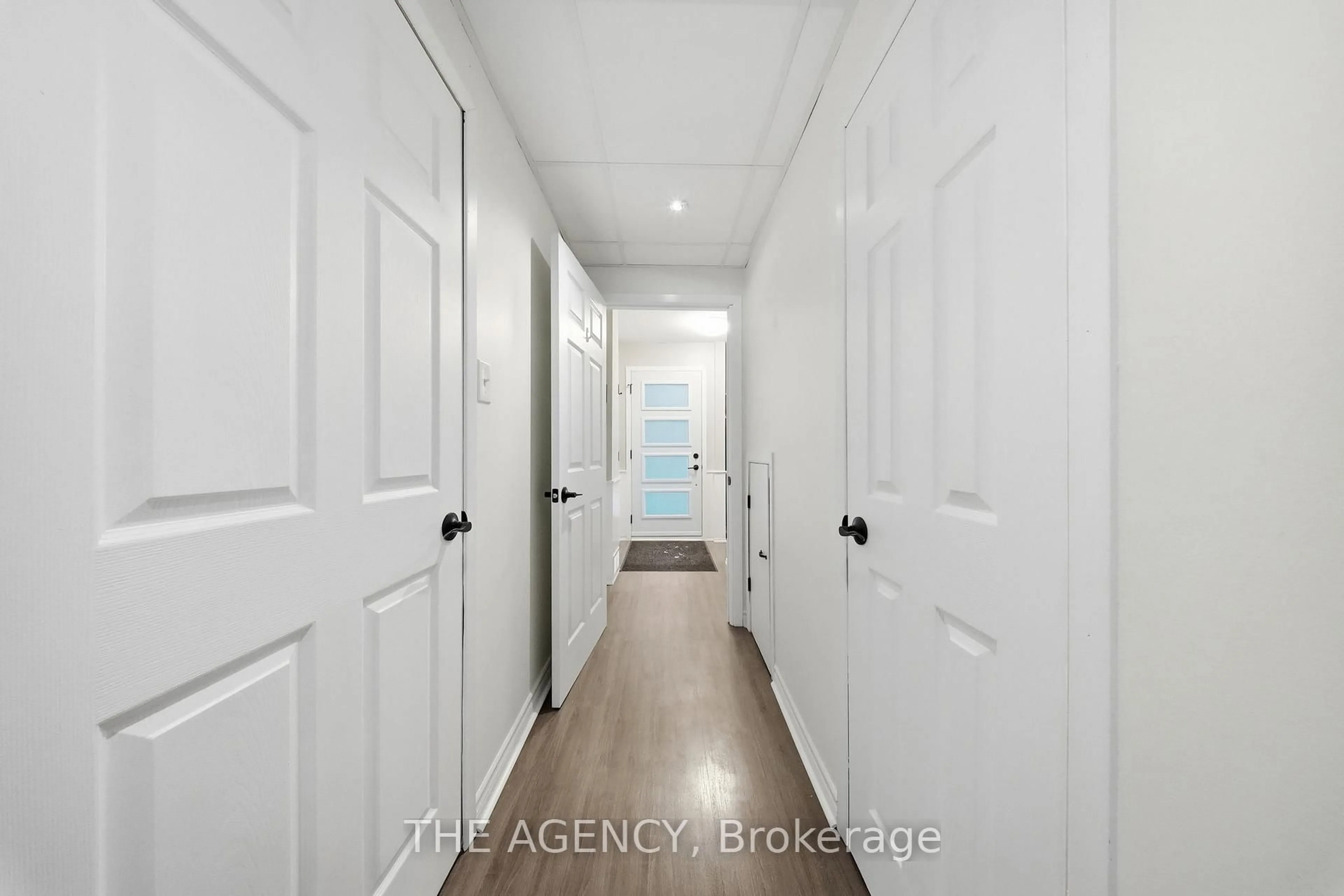 Indoor entryway for 72 Martin Rd #9, Clarington Ontario L1C 3N3