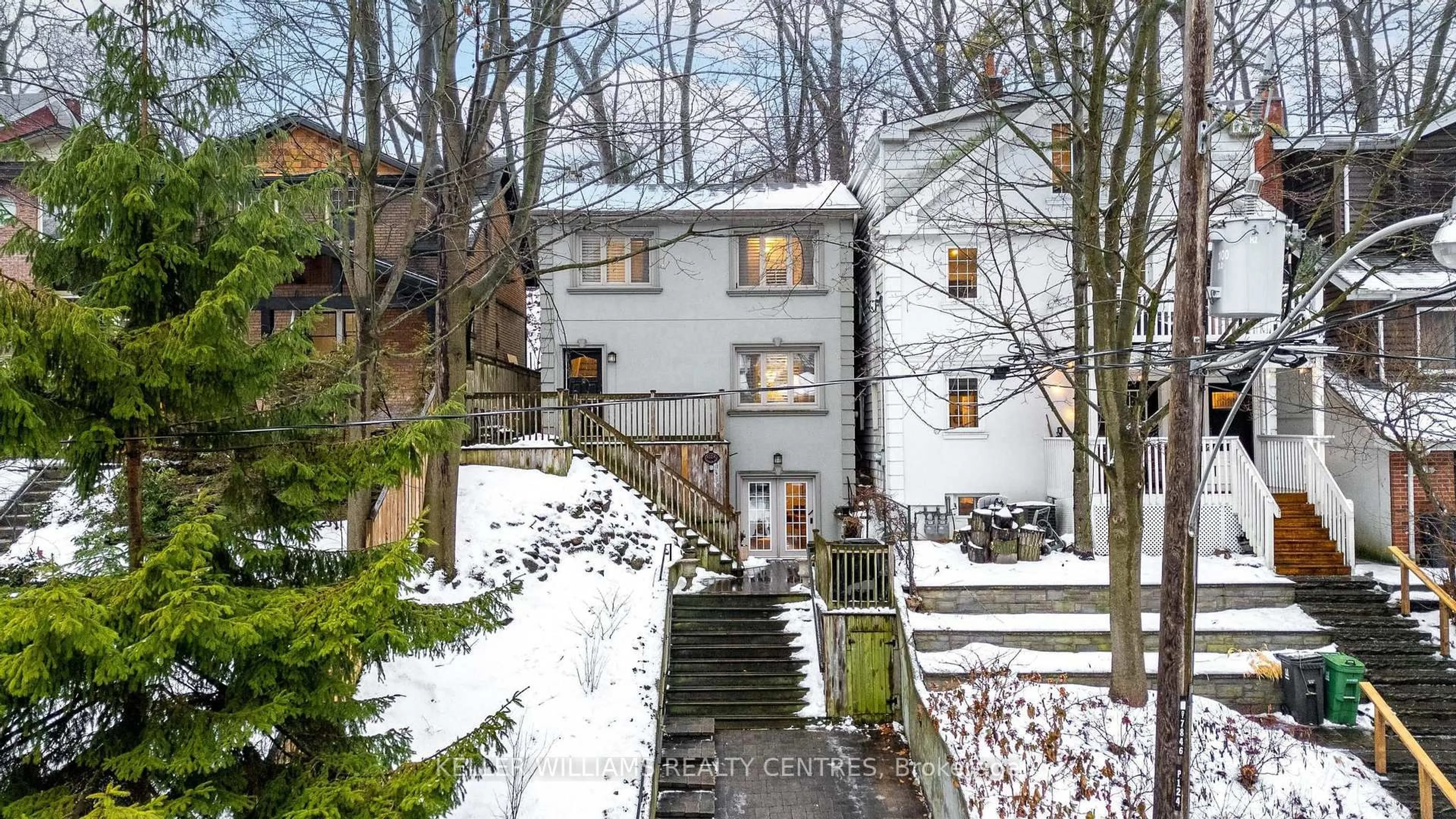 A pic from outside/outdoor area/front of a property/back of a property/a pic from drone, street for 122A Neville Park Blvd, Toronto Ontario M4E 3P8